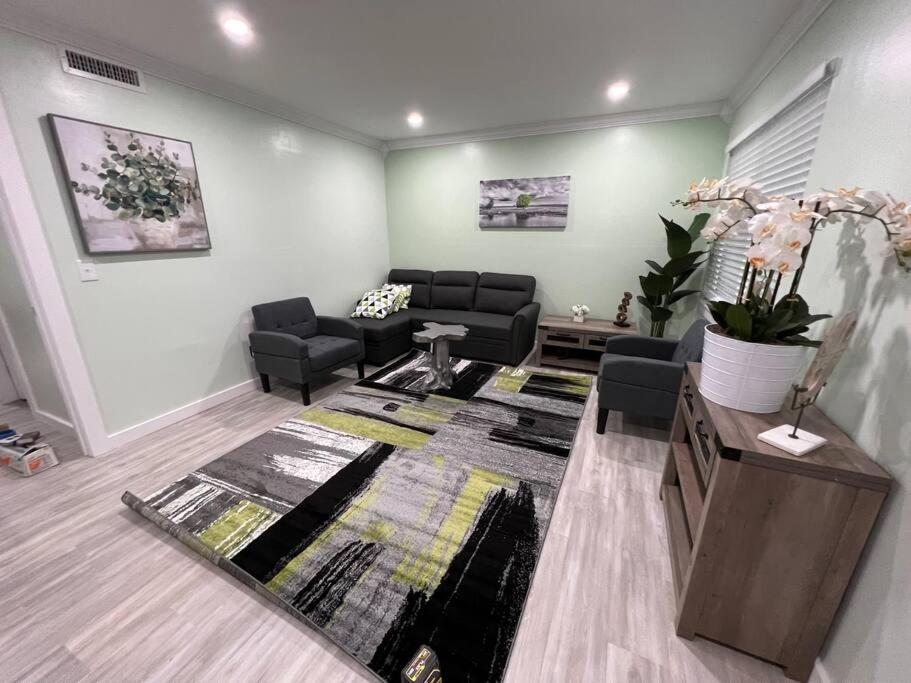 Tranquility in paradise- 2 bedroom villa w/parking