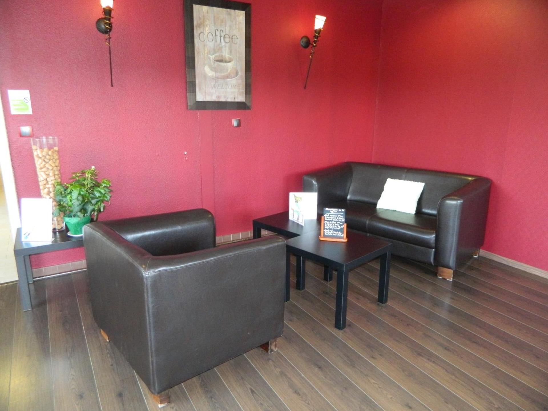 Communal lounge/ TV room