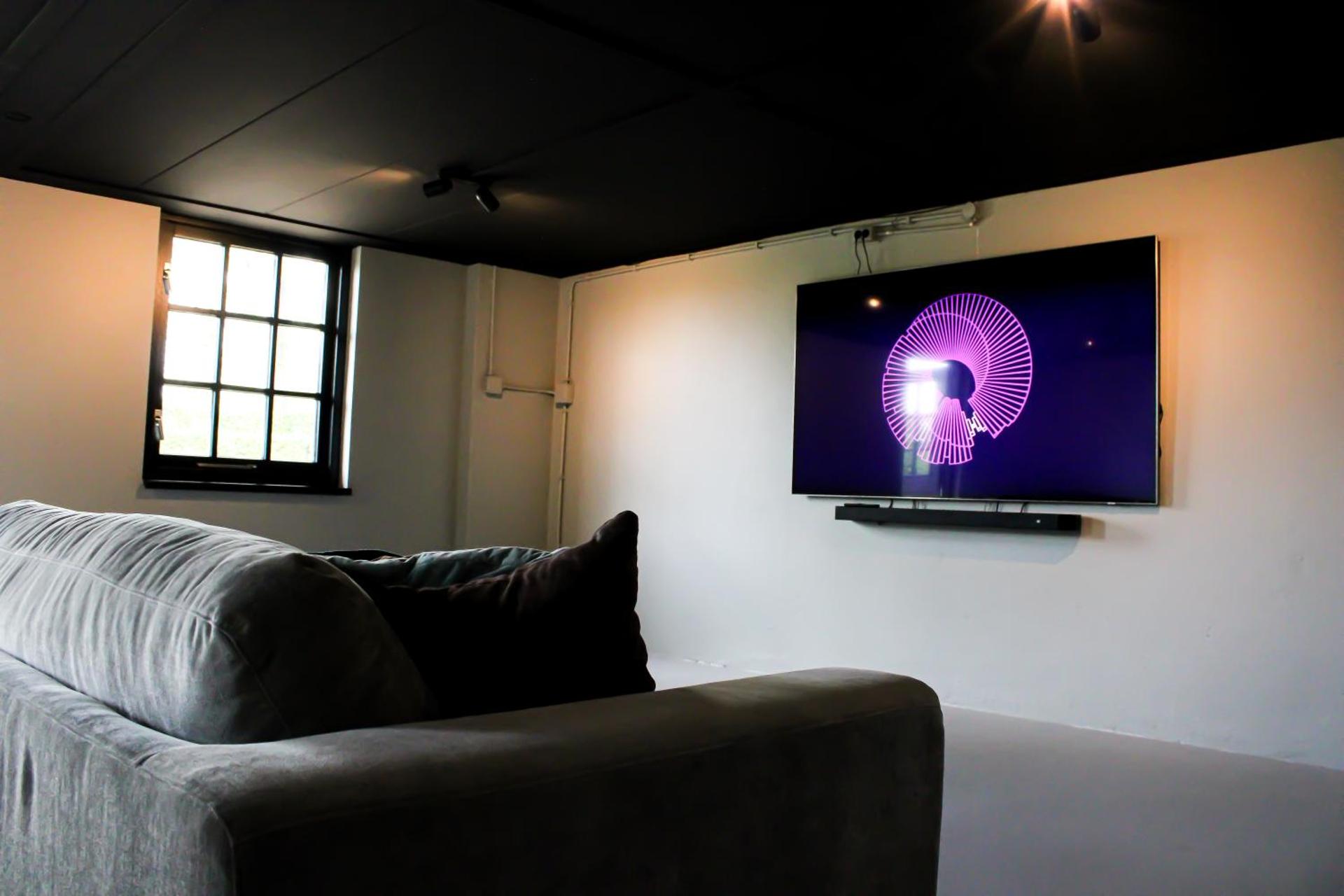 Communal lounge/ TV room