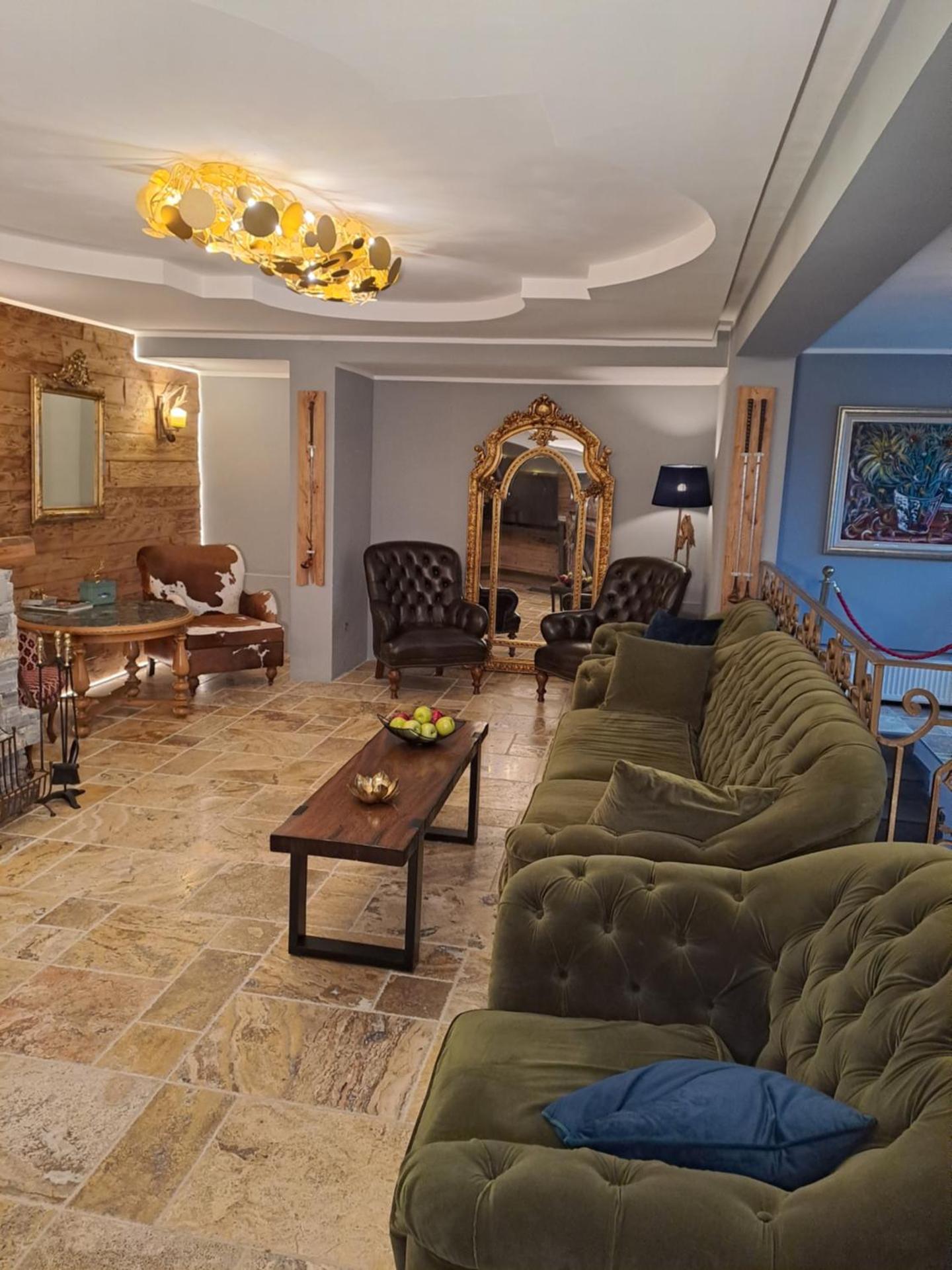 Communal lounge/ TV room