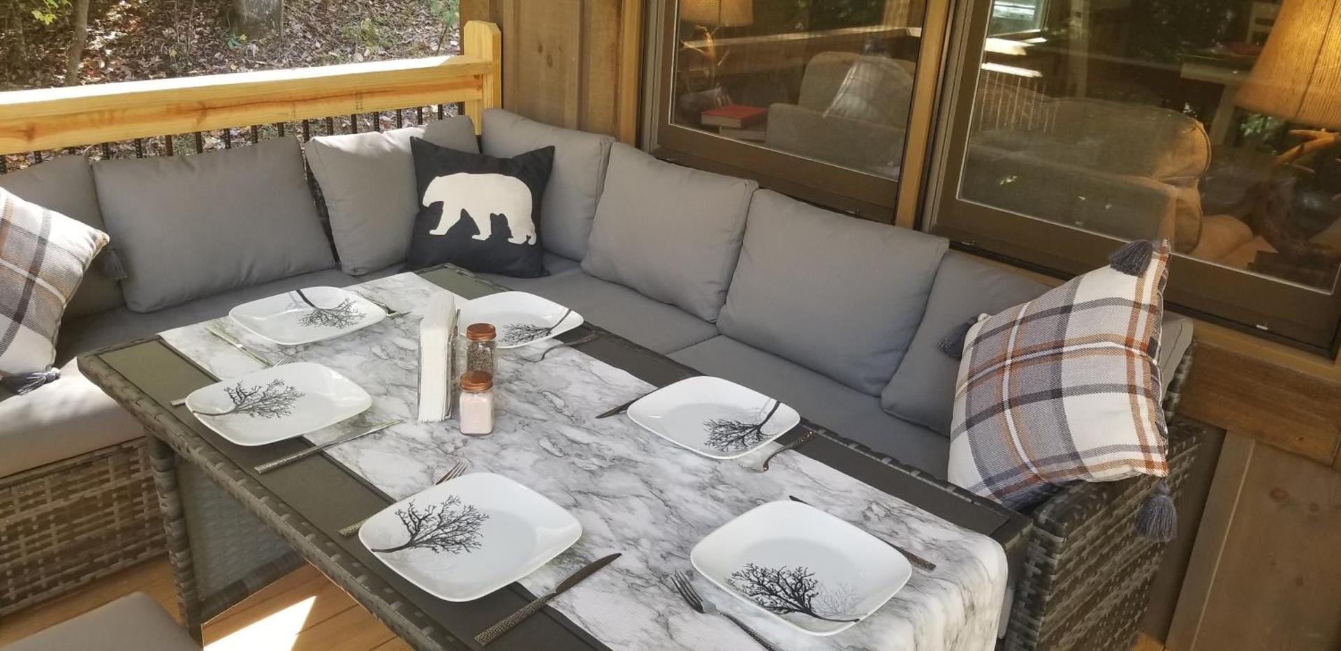 Brand New Build Luxury Mountain Chalet with Hot tub, pool, Game Room, Premium features