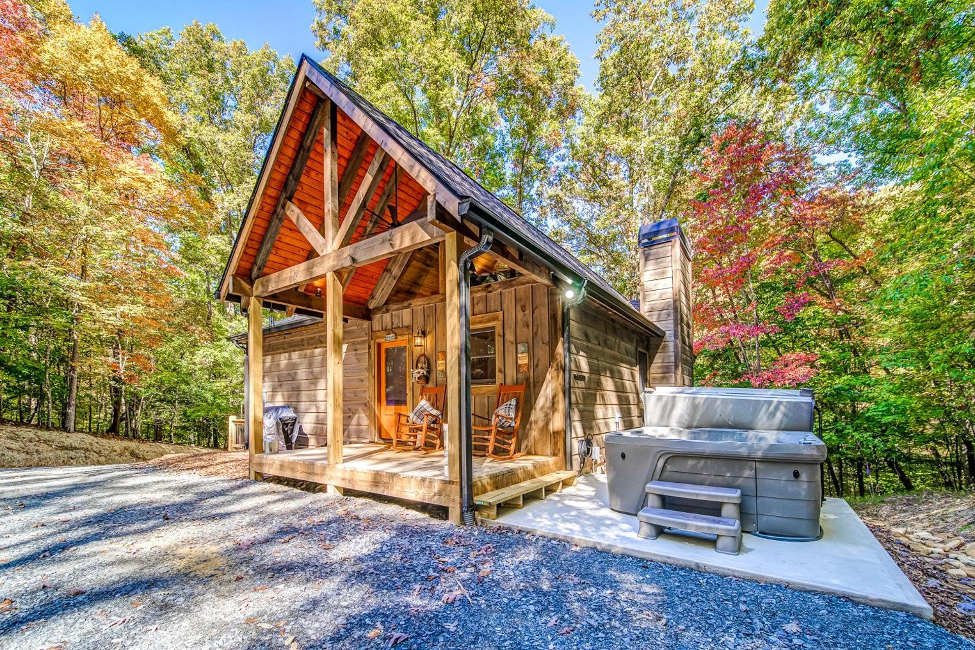 Brand New Build Luxury Mountain Chalet with Hot tub, pool, Game Room, Premium features