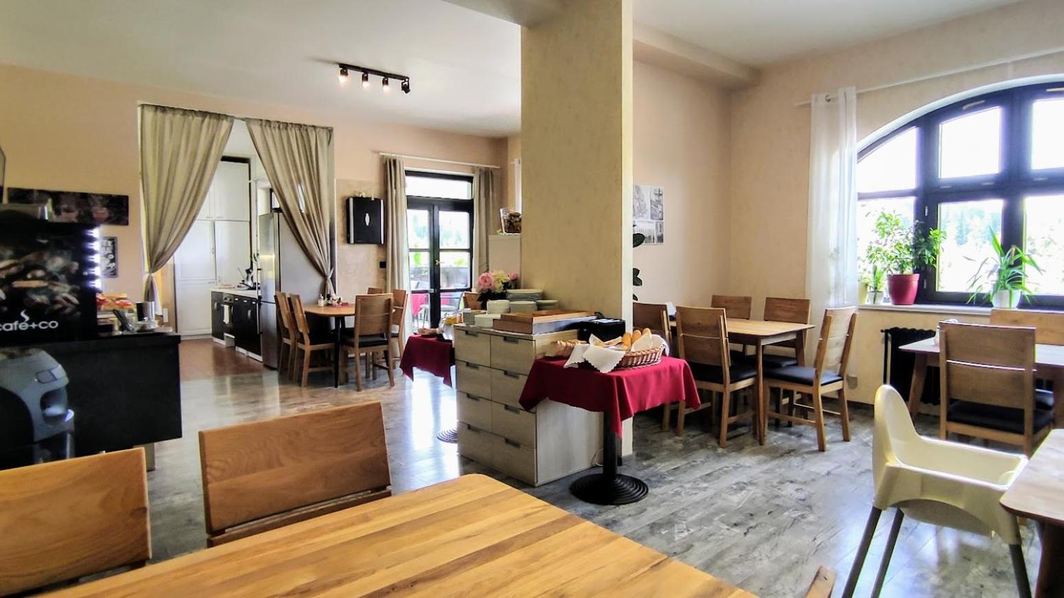 Communal lounge/ TV room