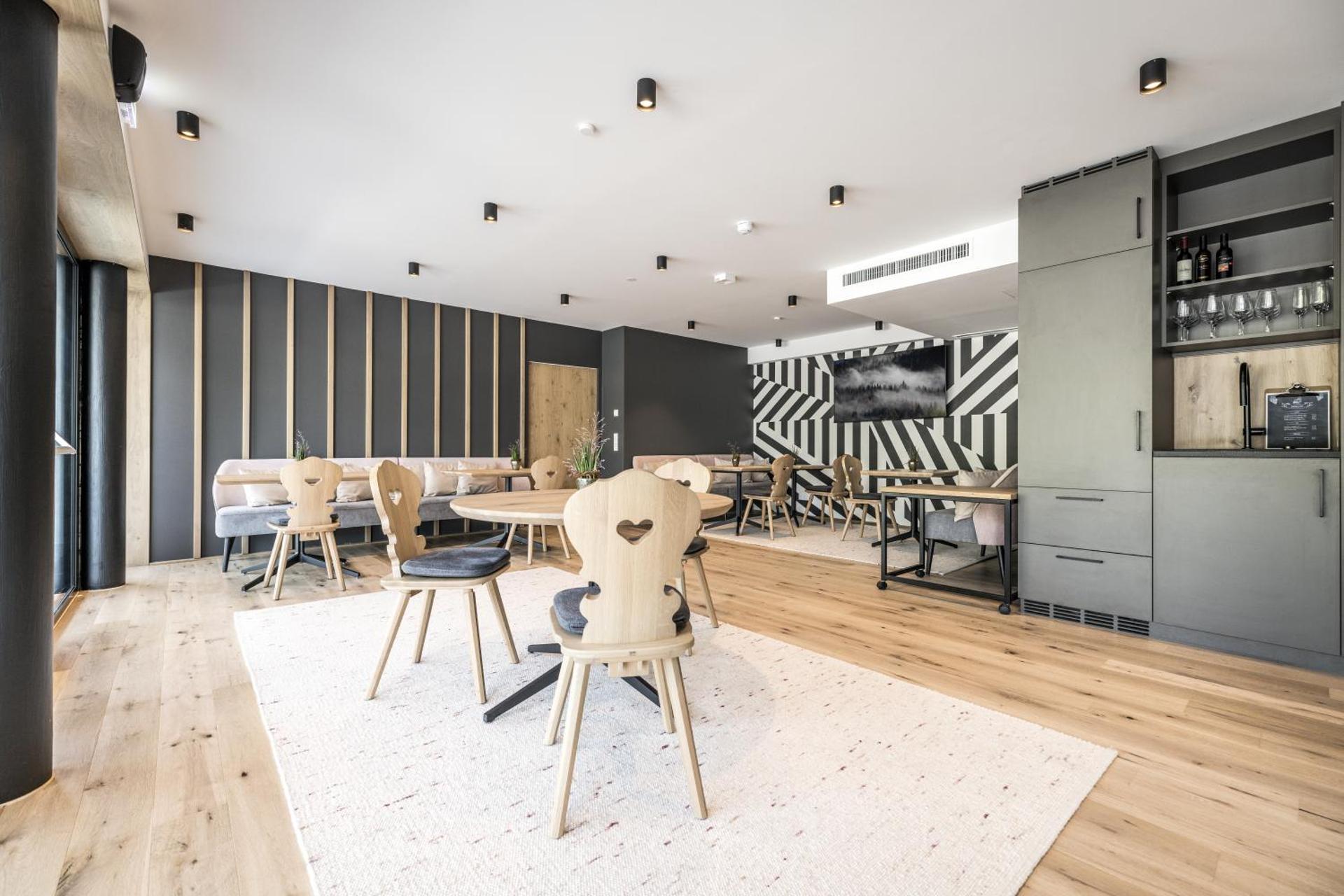 Communal lounge/ TV room