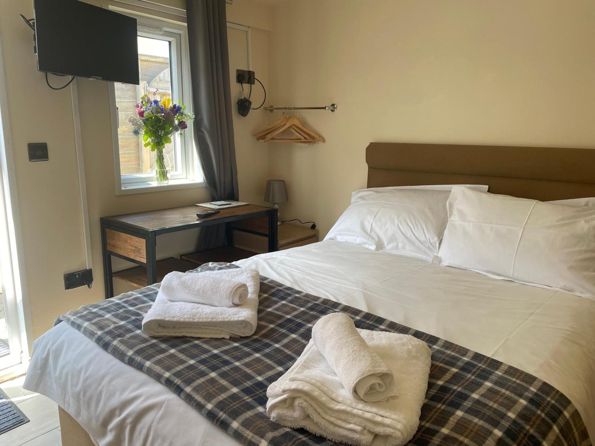 Auntie Bett's - Cosy Double Bedded Ensuite Room with Mini Kitchen