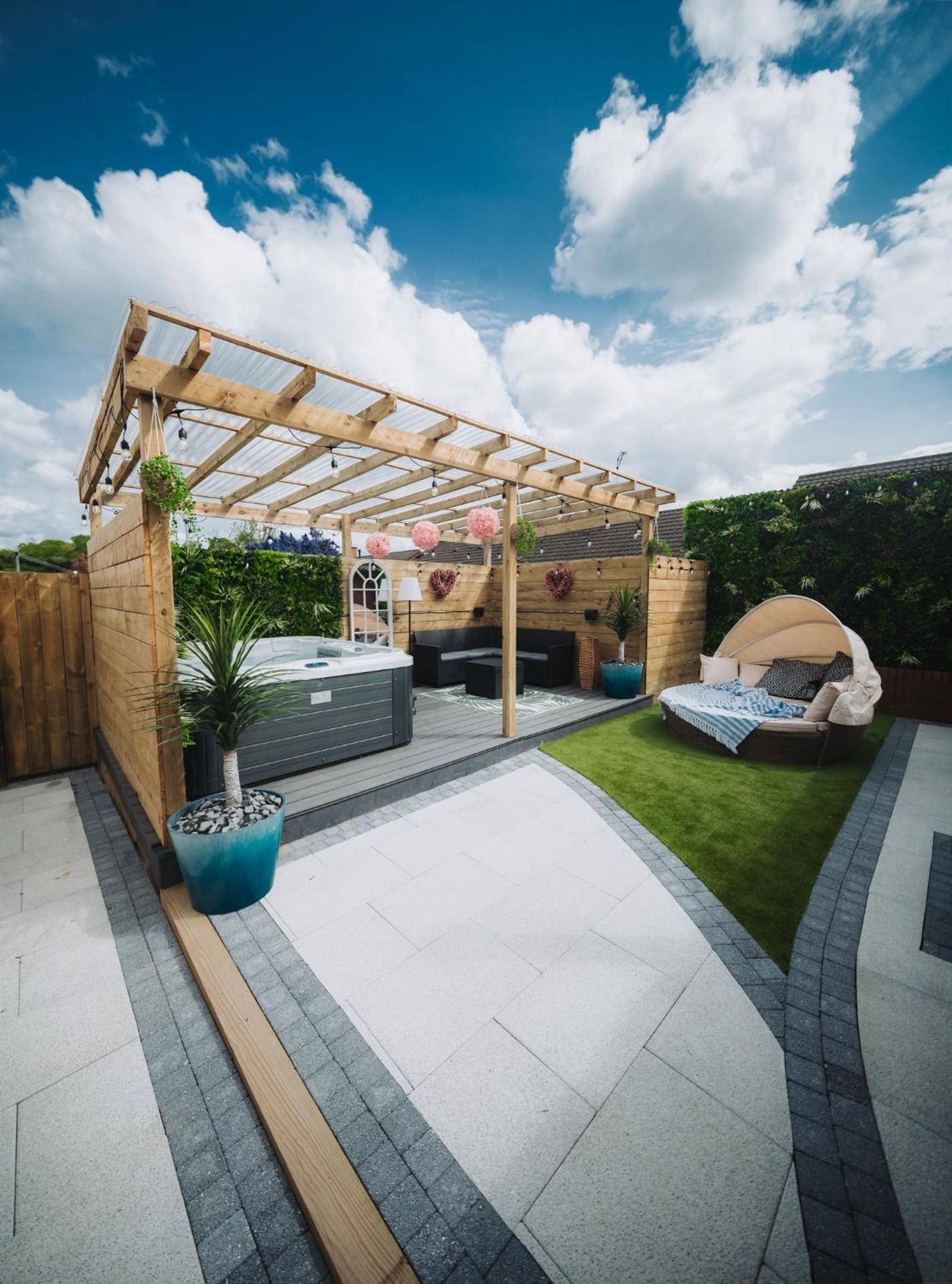 Cosy Hot Tub Getaway Bungalow