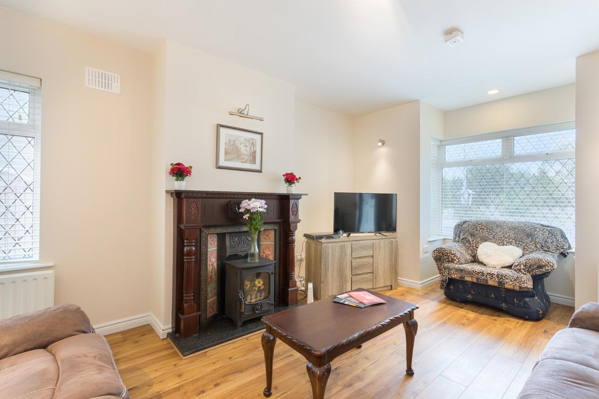 Communal lounge/ TV room