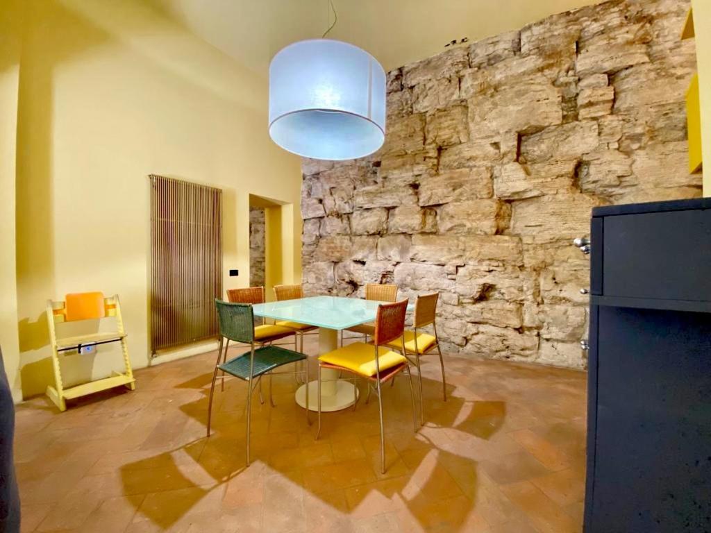 Perugia Abbraccio Etrusco