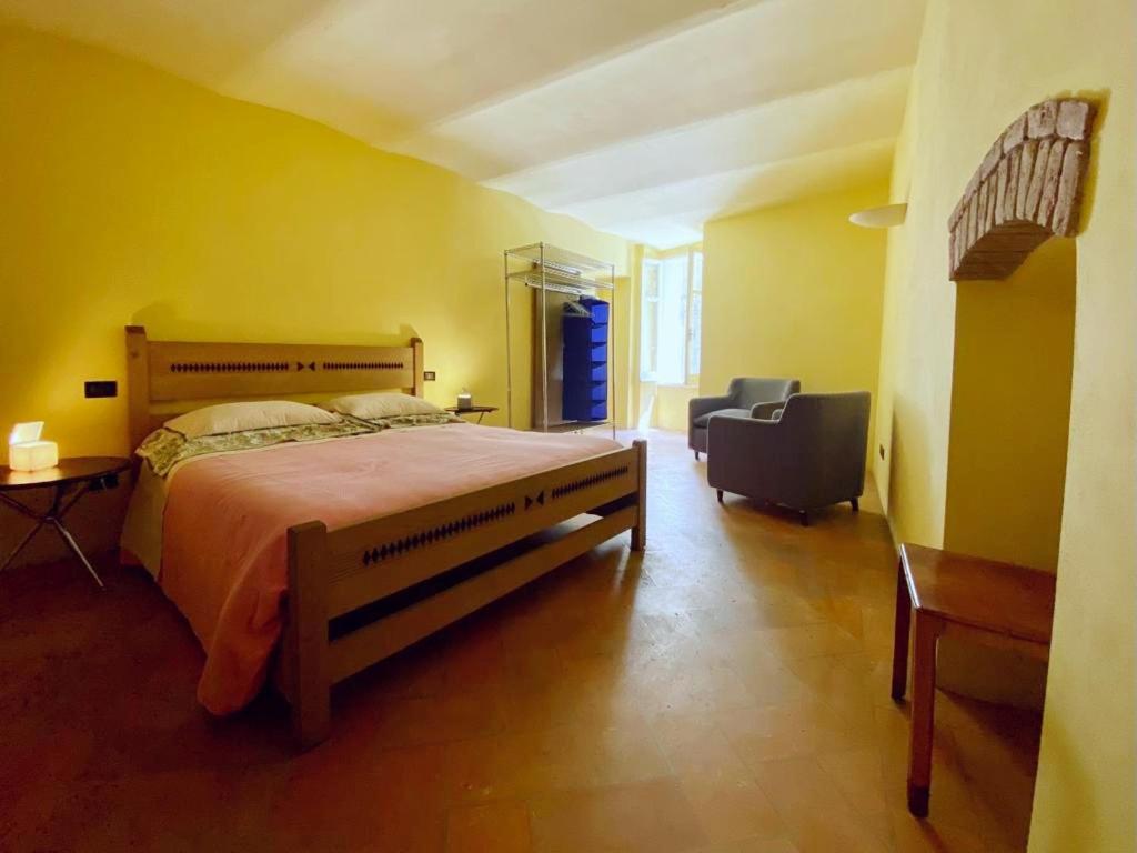 Perugia Abbraccio Etrusco