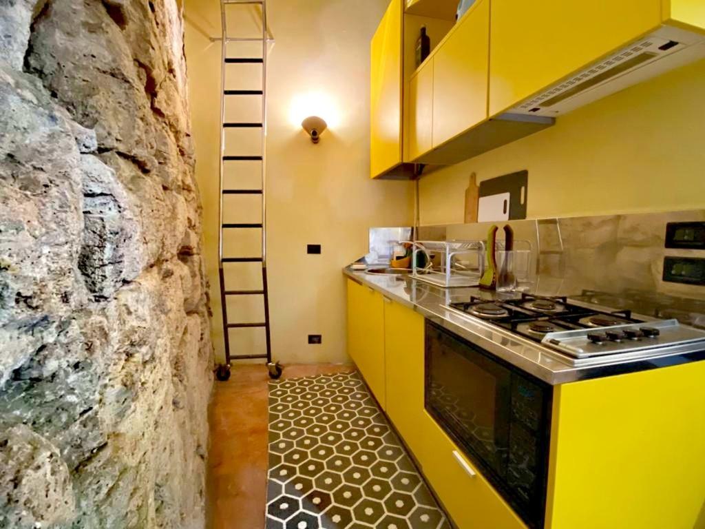 Perugia Abbraccio Etrusco