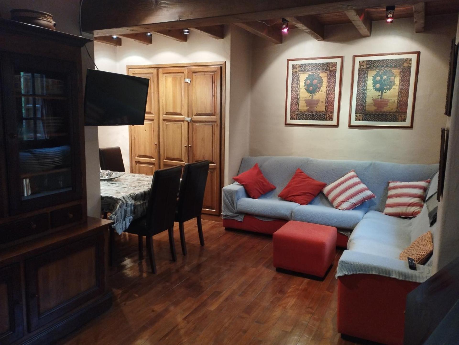 Communal lounge/ TV room