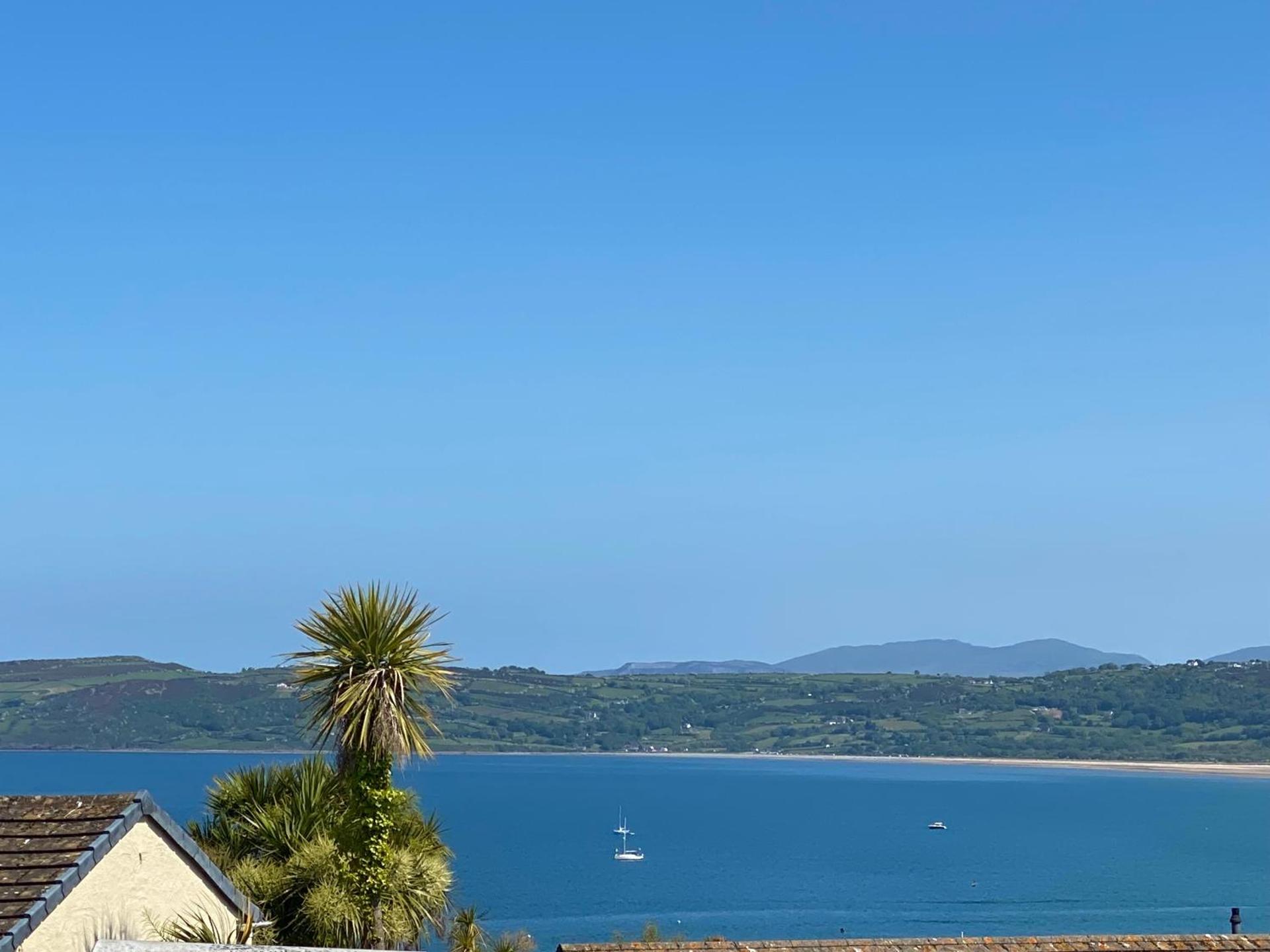 Apartment 3 Benllech with Sea views