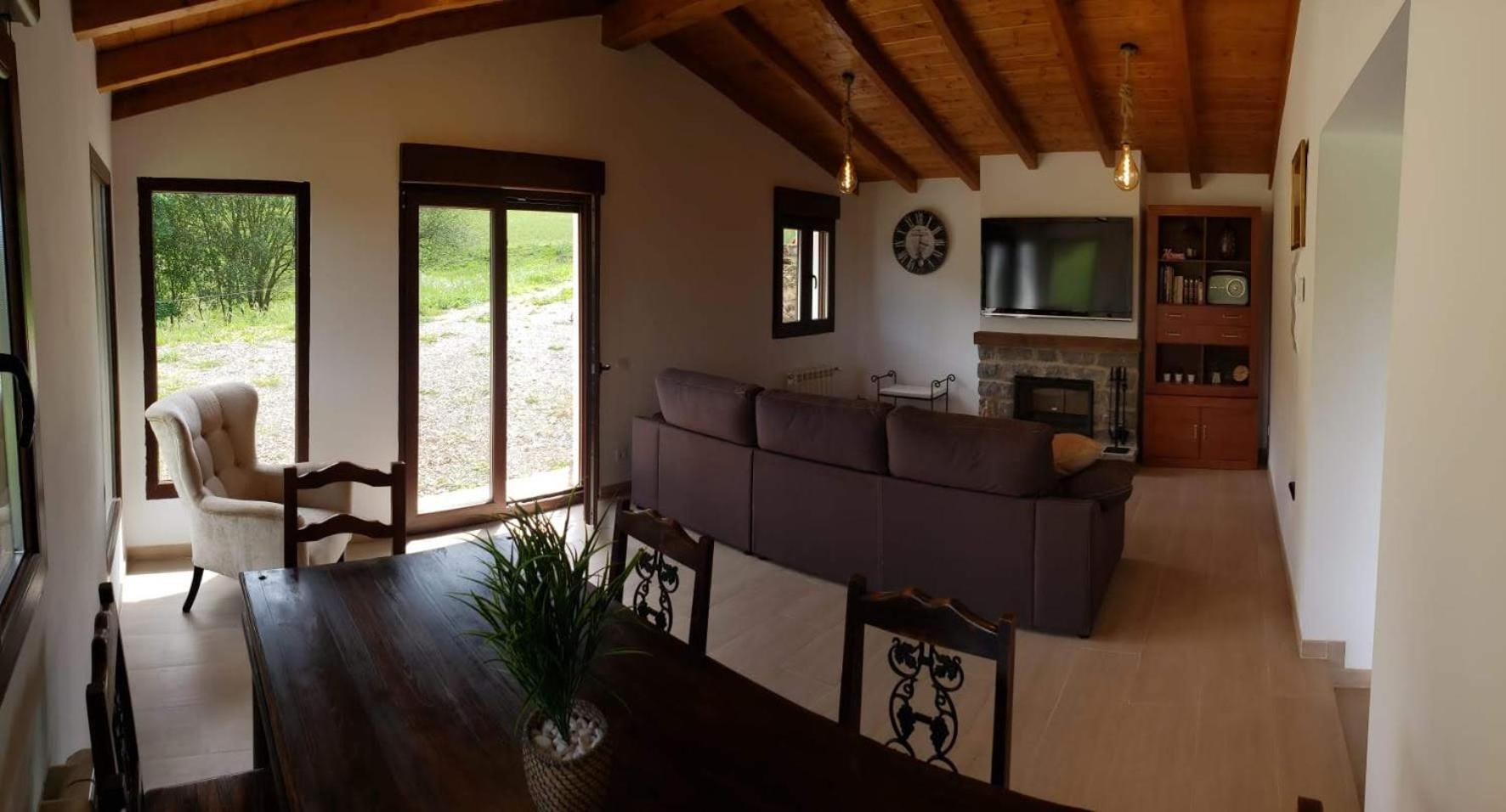 Communal lounge/ TV room