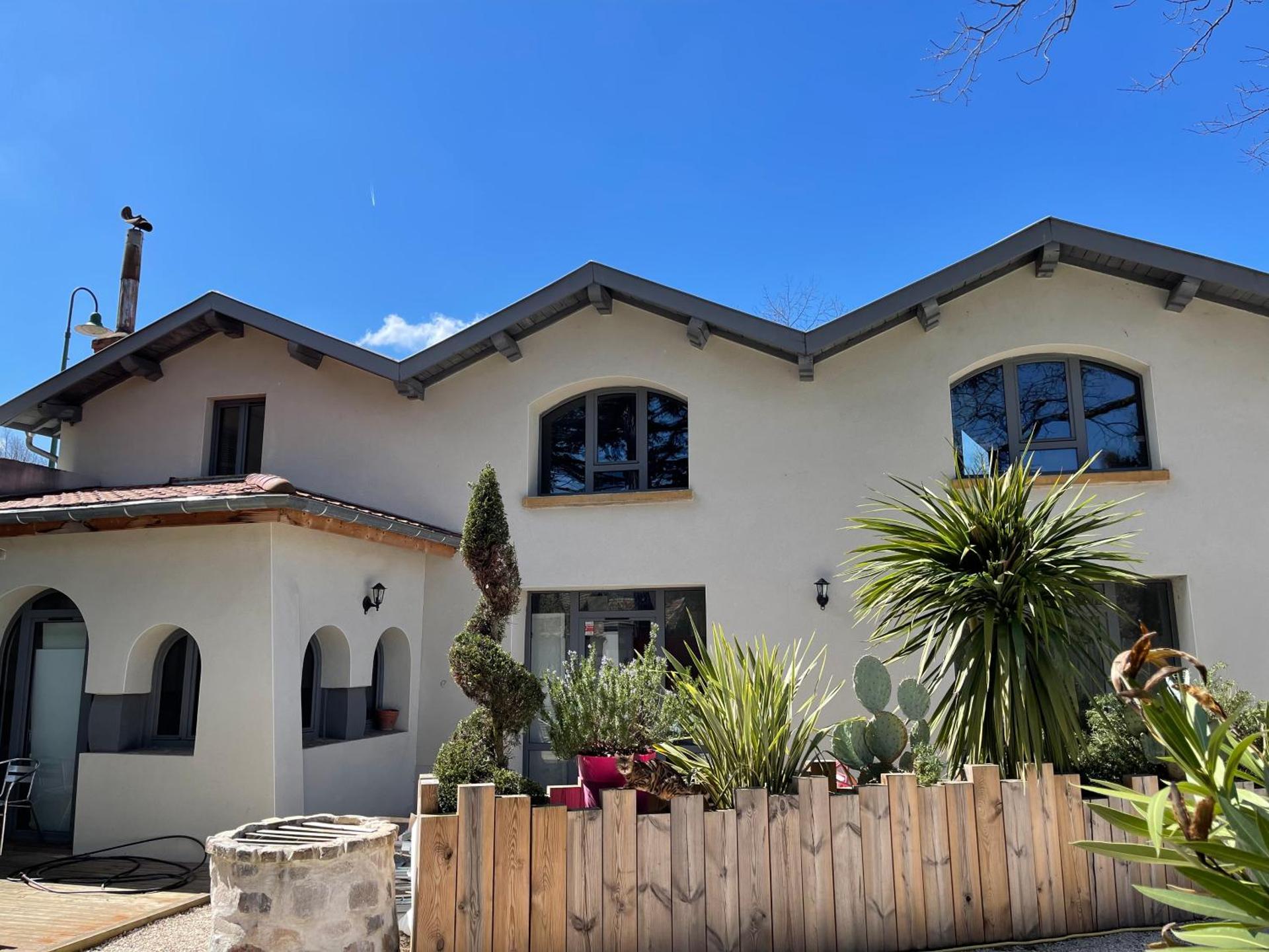 Aux Tourelles 1888 - Tres Proche Lyon #Clim #Piscine #Netflix #Parking Payant Securise