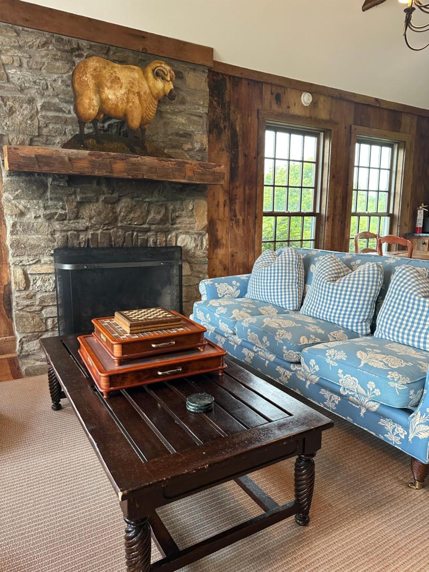 Communal lounge/ TV room