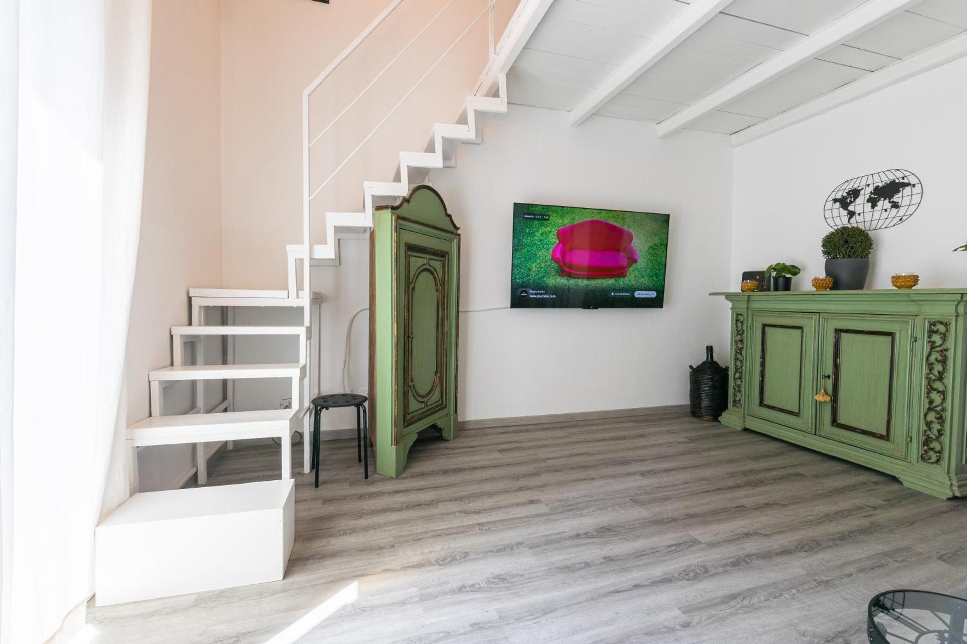 Communal lounge/ TV room