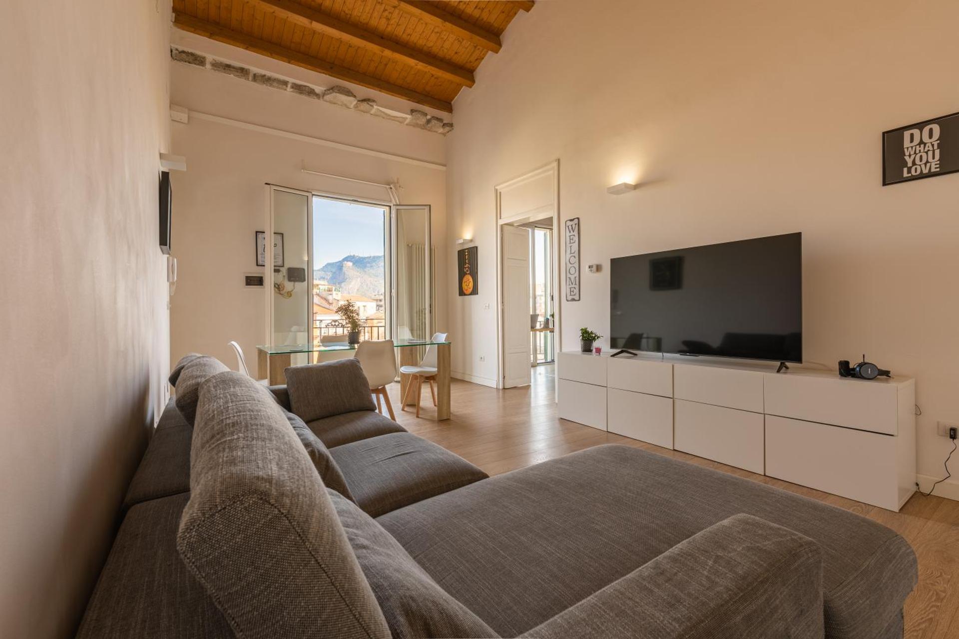 Communal lounge/ TV room