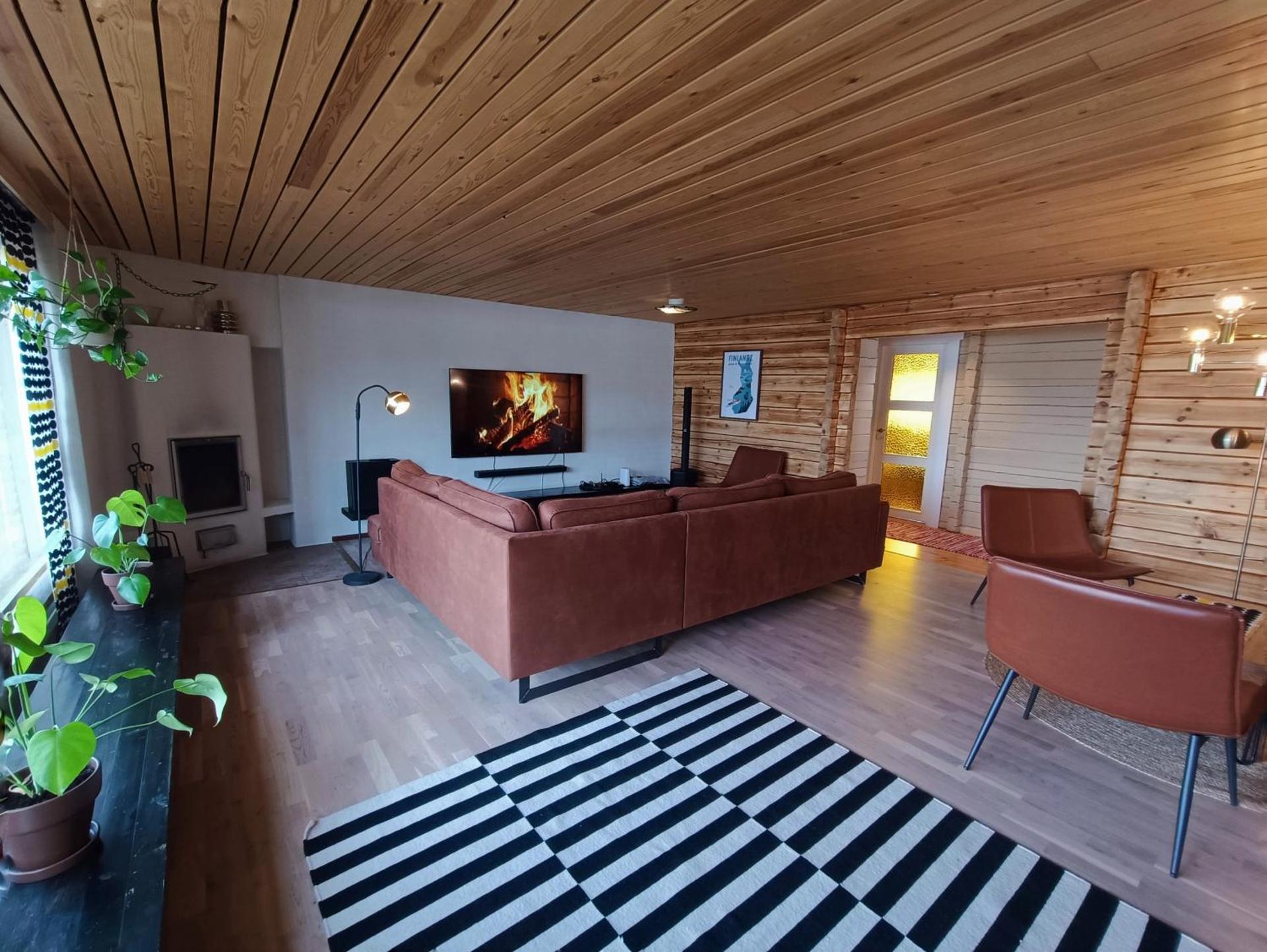 Communal lounge/ TV room