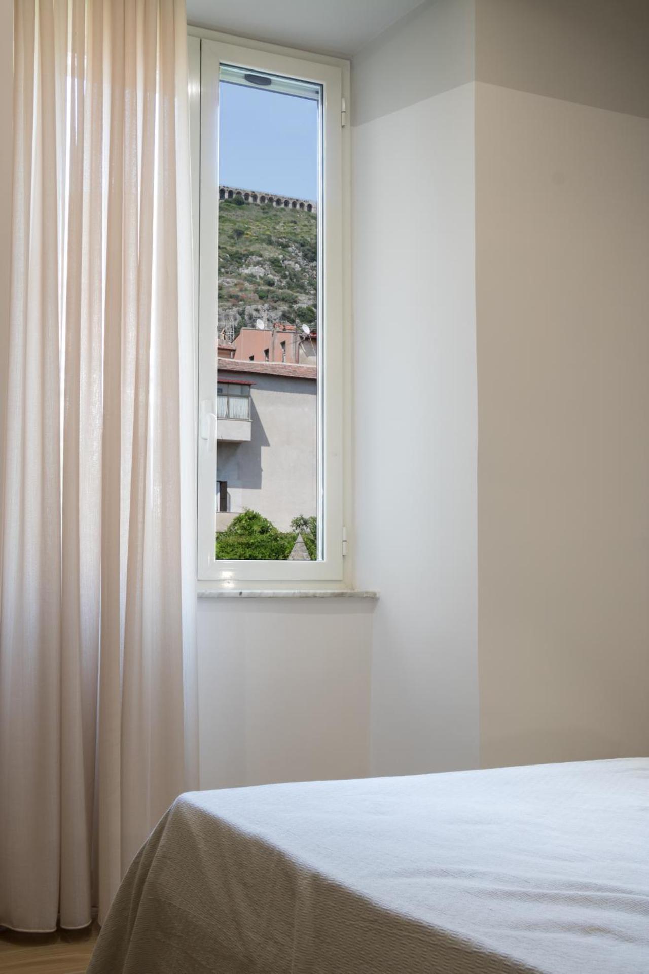 Queen Room with Garden View