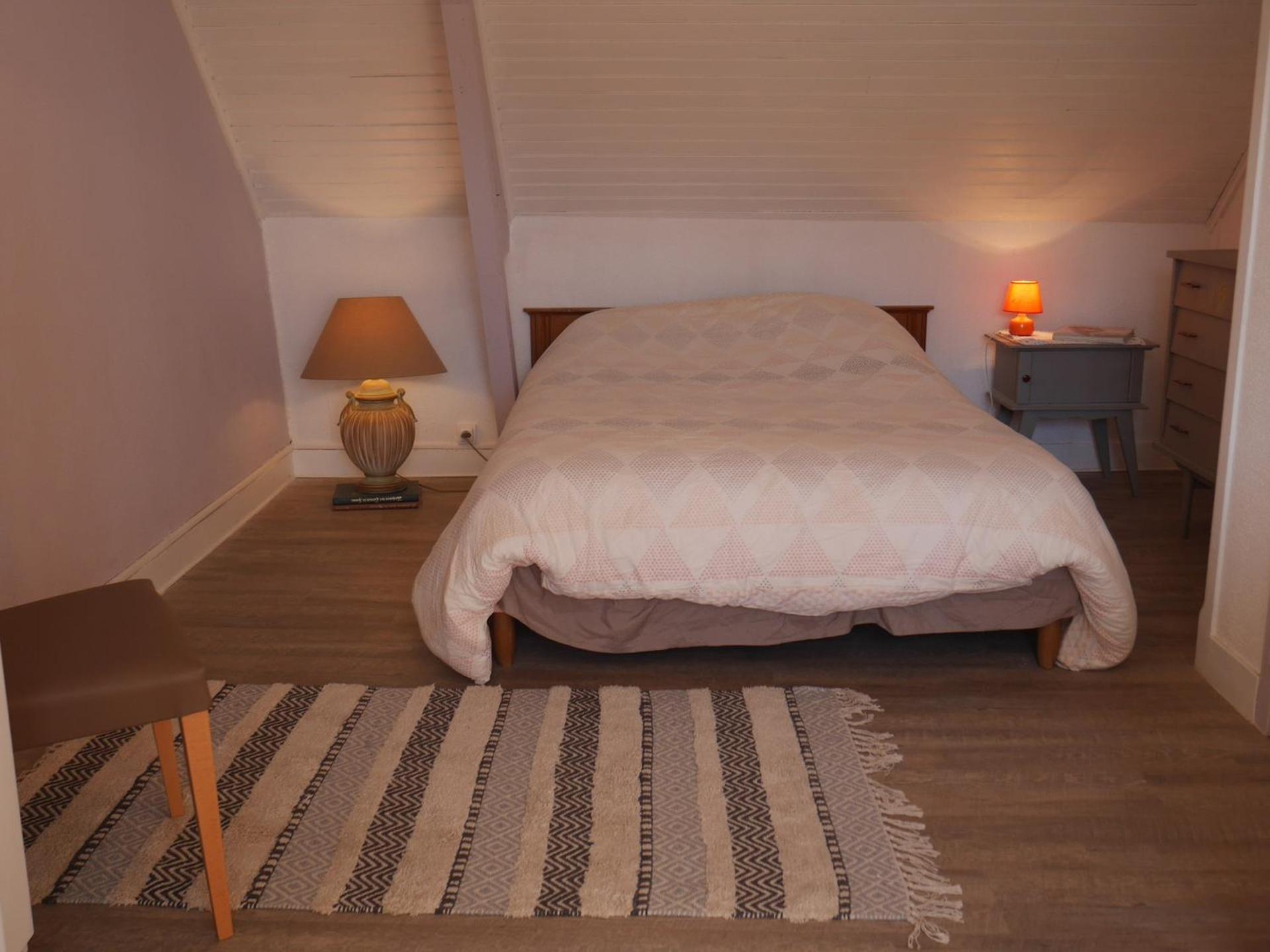 Maison mitoyenne au centre de Sauzon avec jardin, à 200 m du port - FR-1-418-211