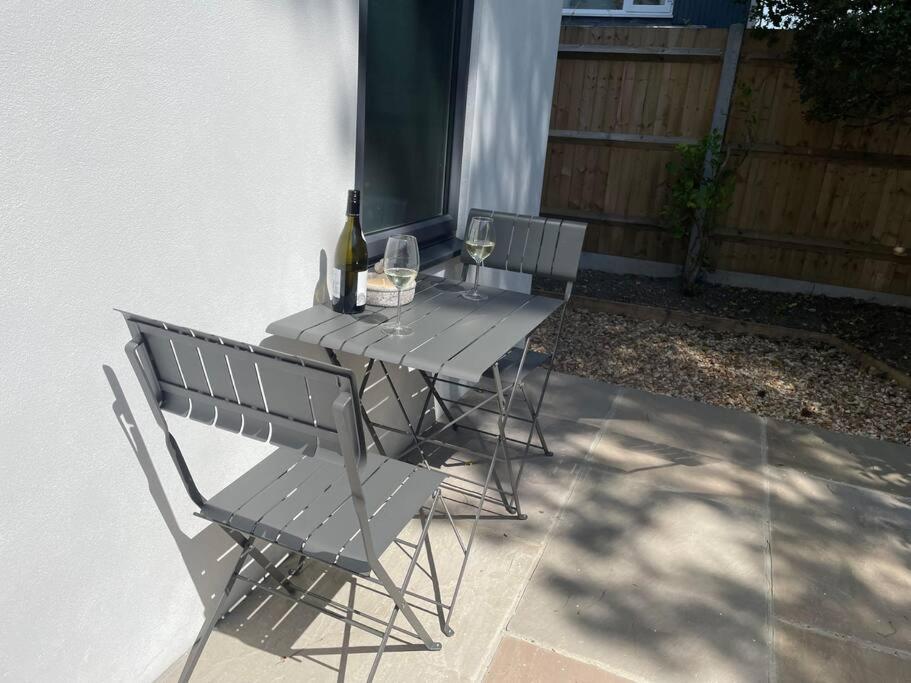 Cosy accommodation, easy walk to beach!