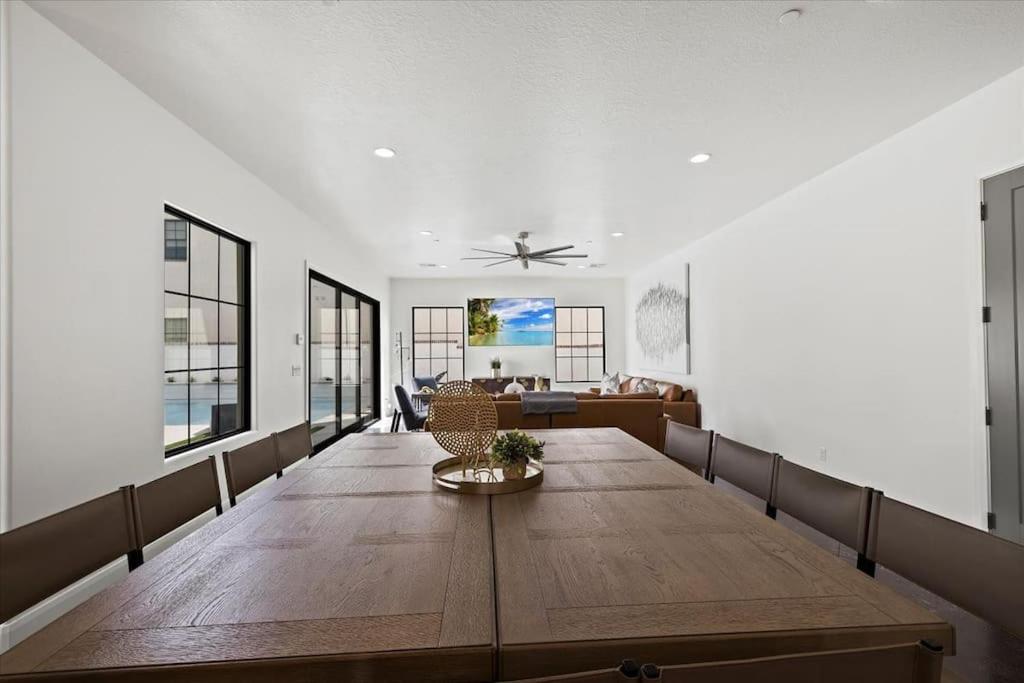 Casa Blanca luxury Villa Private pool sleeps 30!