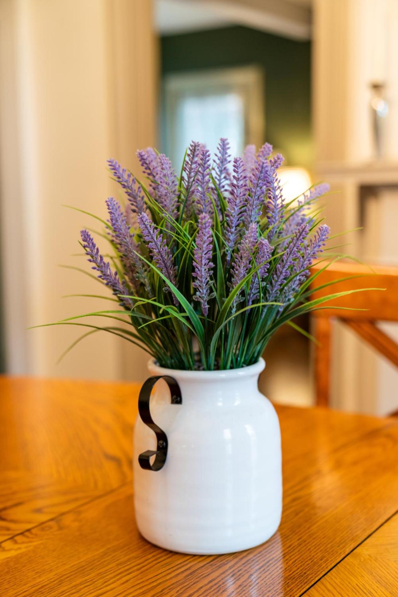 CHARMING EXECUTIVE VICTORIAN MANSION w/ FREE PARKING - near Bucknell