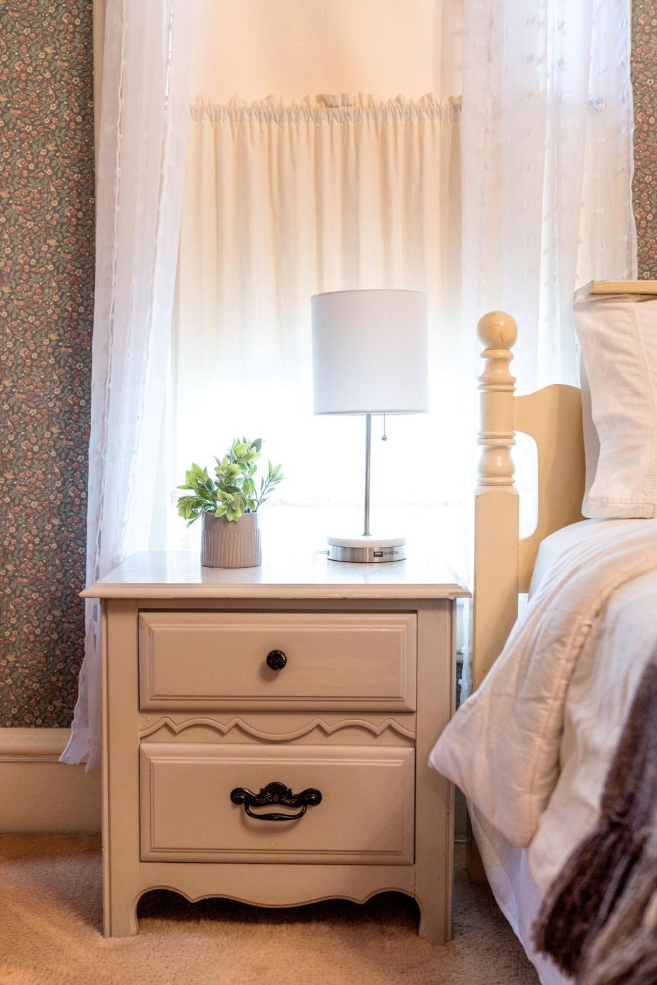 CHARMING EXECUTIVE VICTORIAN MANSION w/ FREE PARKING - near Bucknell