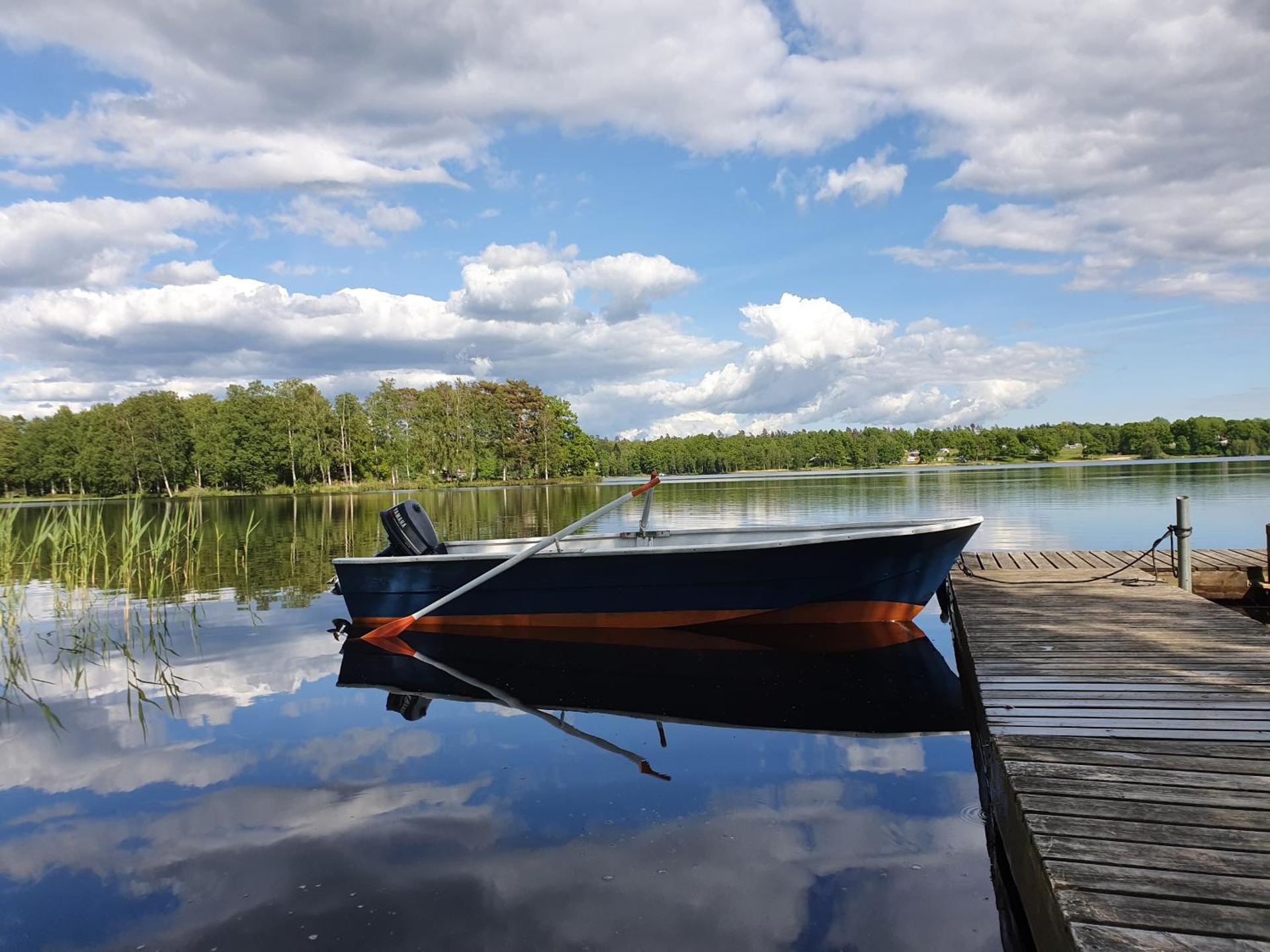 Cozy Lakeside Adventure