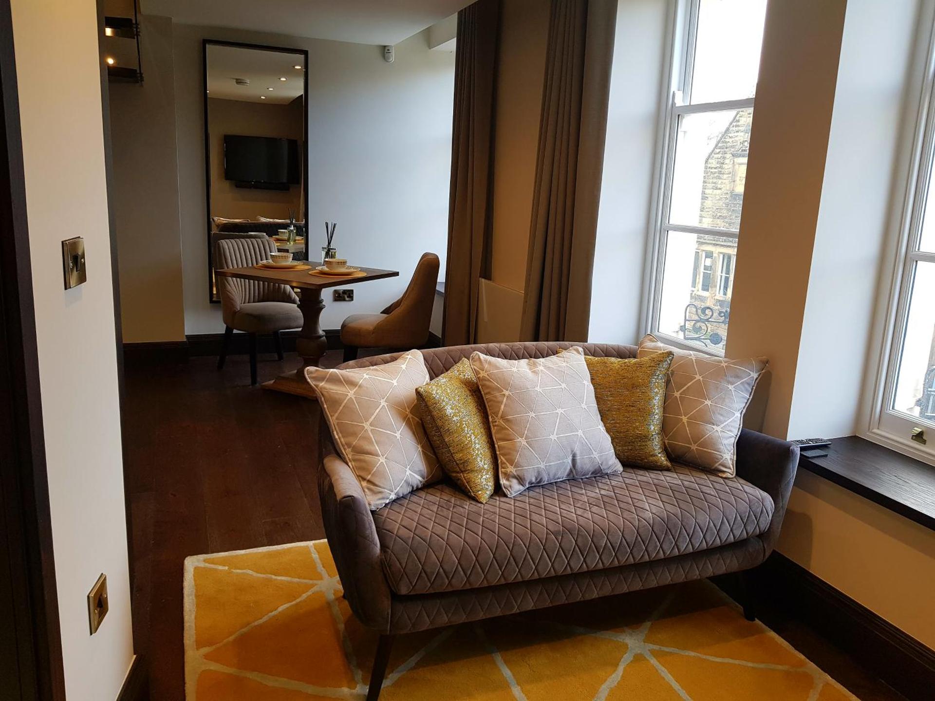 The Queens Head, Parkside Apartment 4