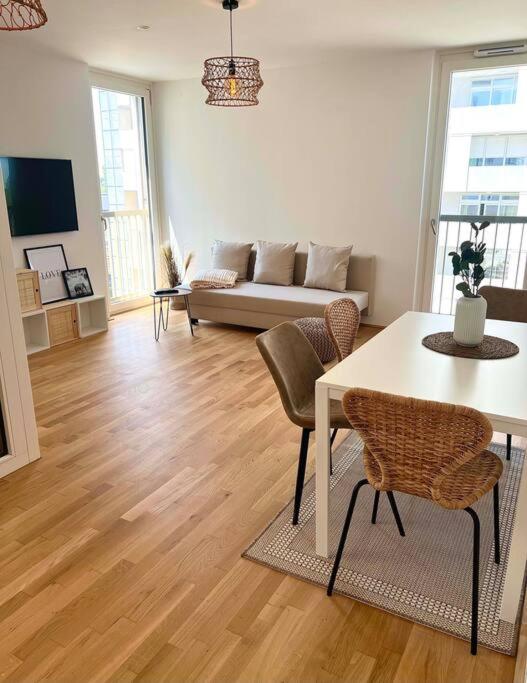Donaublick Oasis: Stylische Wohnung