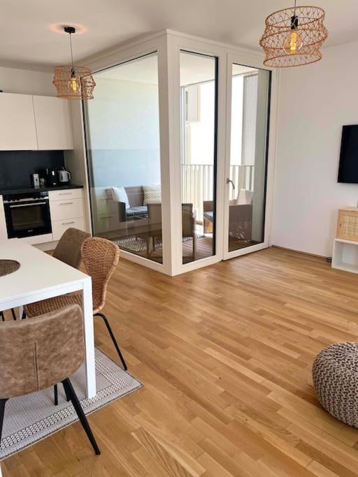 Donaublick Oasis: Stylische Wohnung