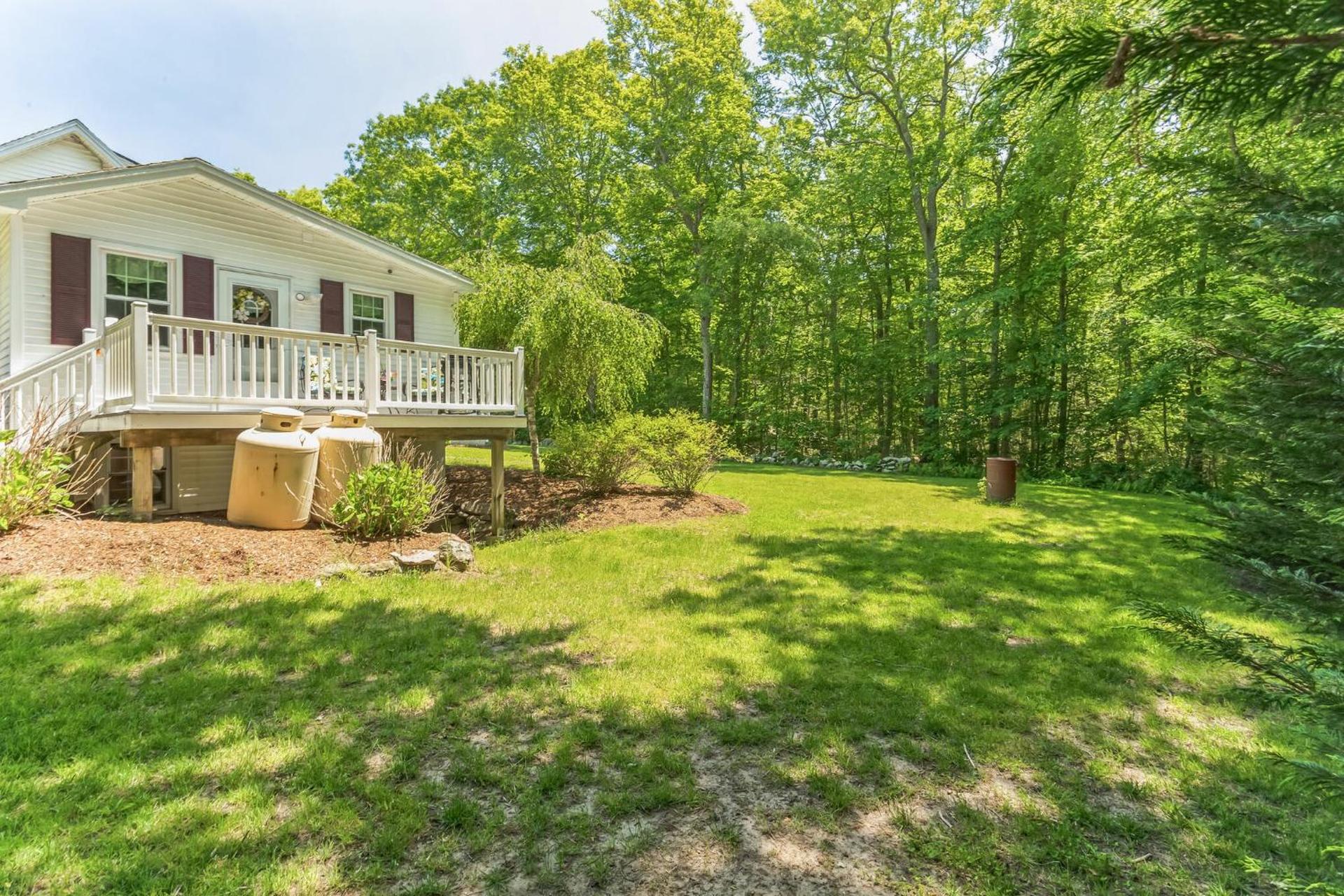 Cozy Bungalow Just Minutes from Mystic, Westerly Beaches, Boating and Casinos! bungalow