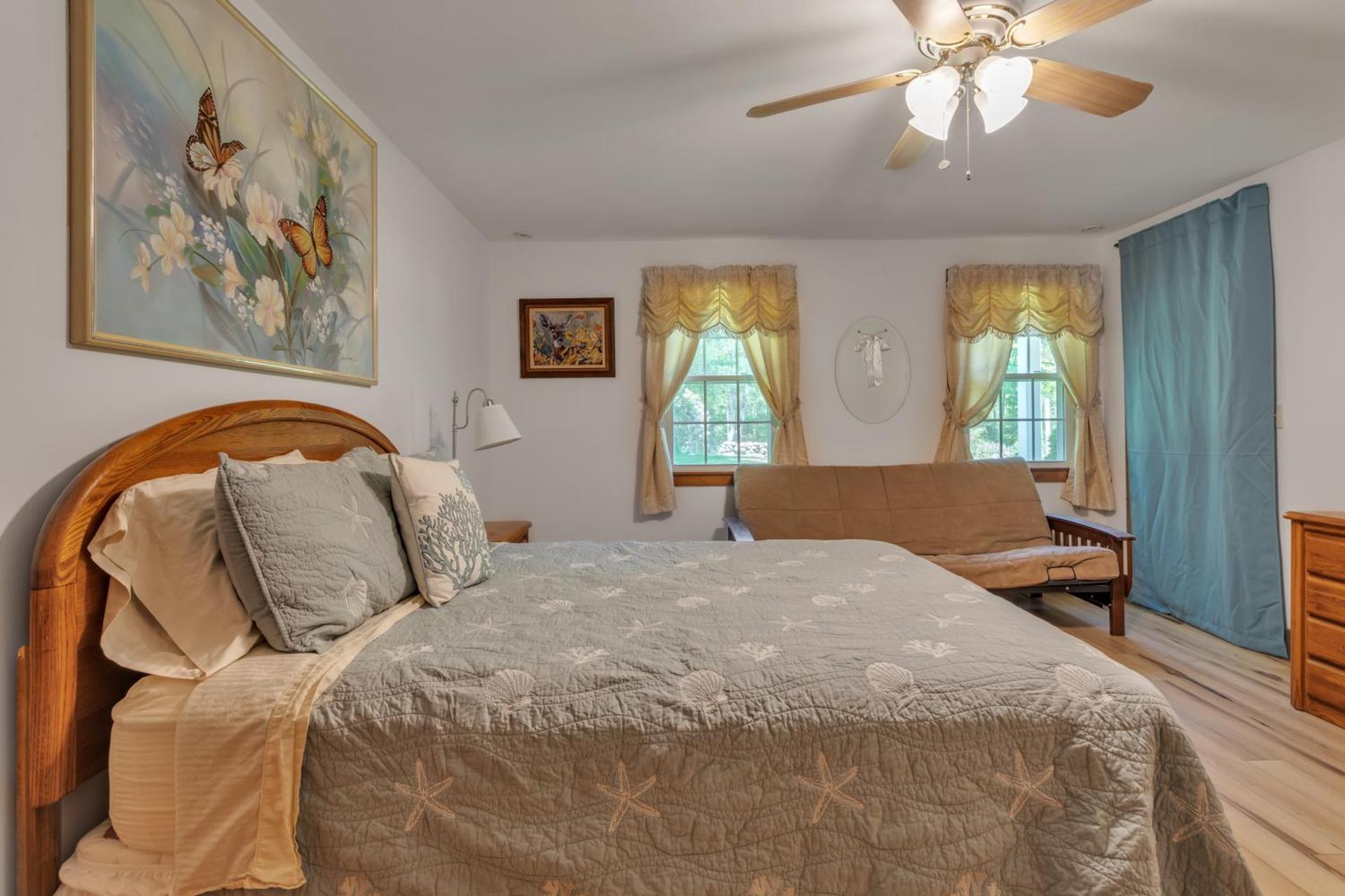 Cozy Bungalow Just Minutes from Mystic, Westerly Beaches, Boating and Casinos! bungalow