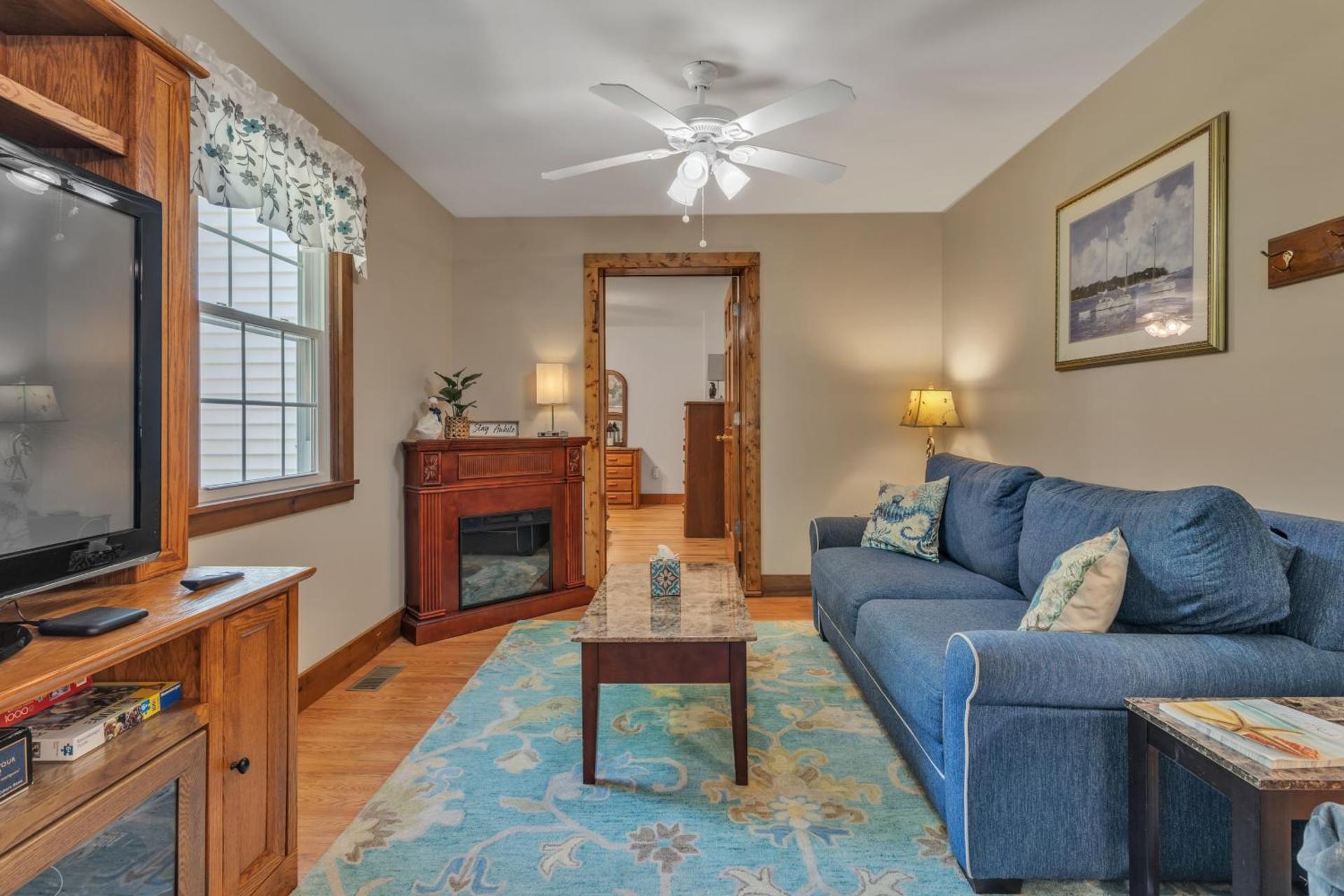 Cozy Bungalow Just Minutes from Mystic, Westerly Beaches, Boating and Casinos! bungalow