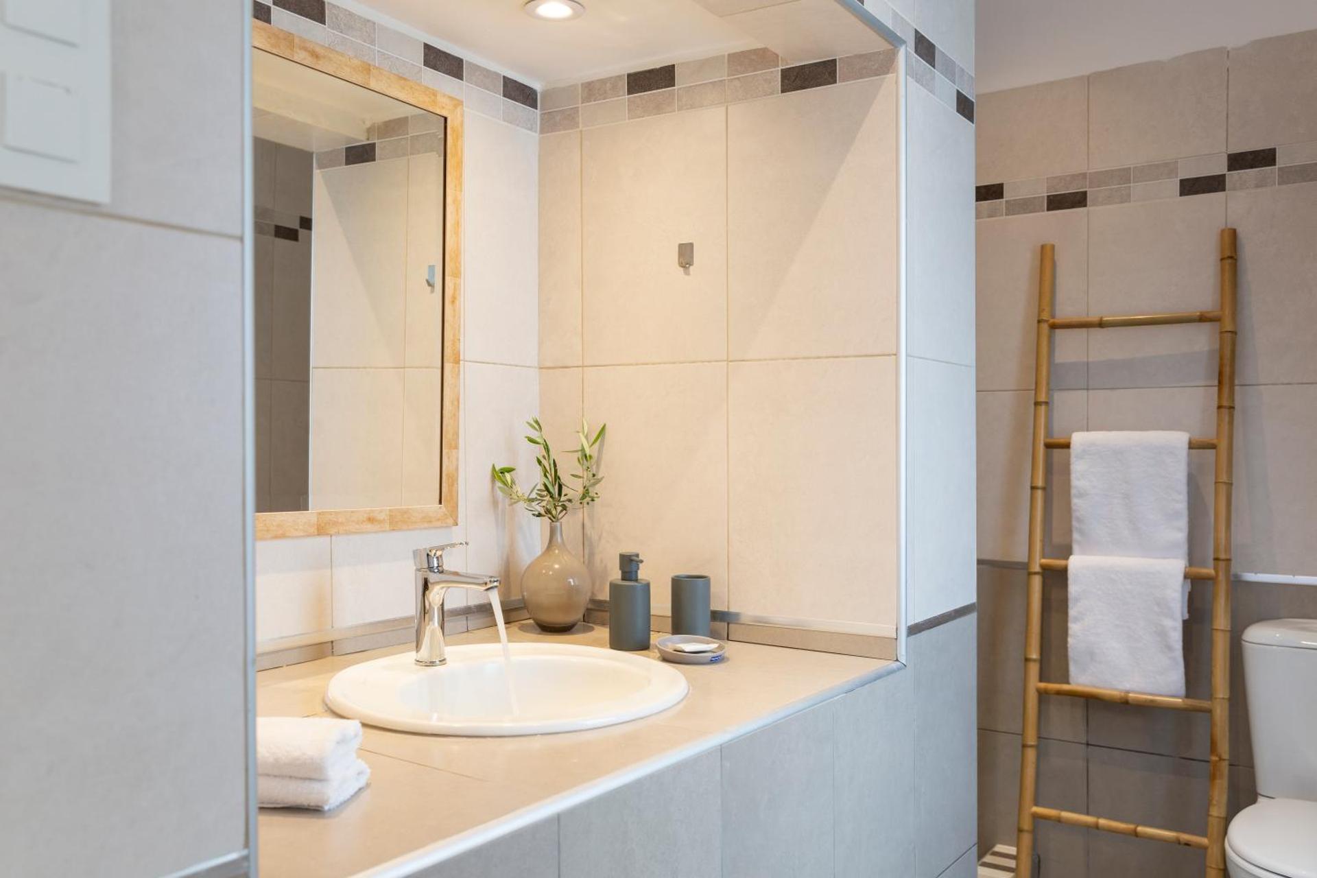 Captain's house suites