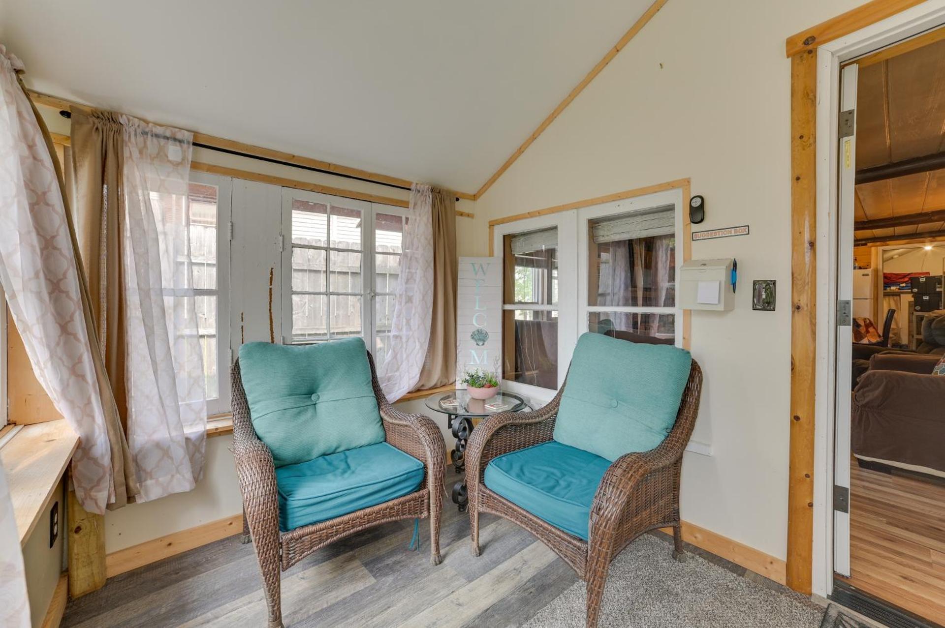 Cozy Houghton Lake Vacation Rental with Fireplace!