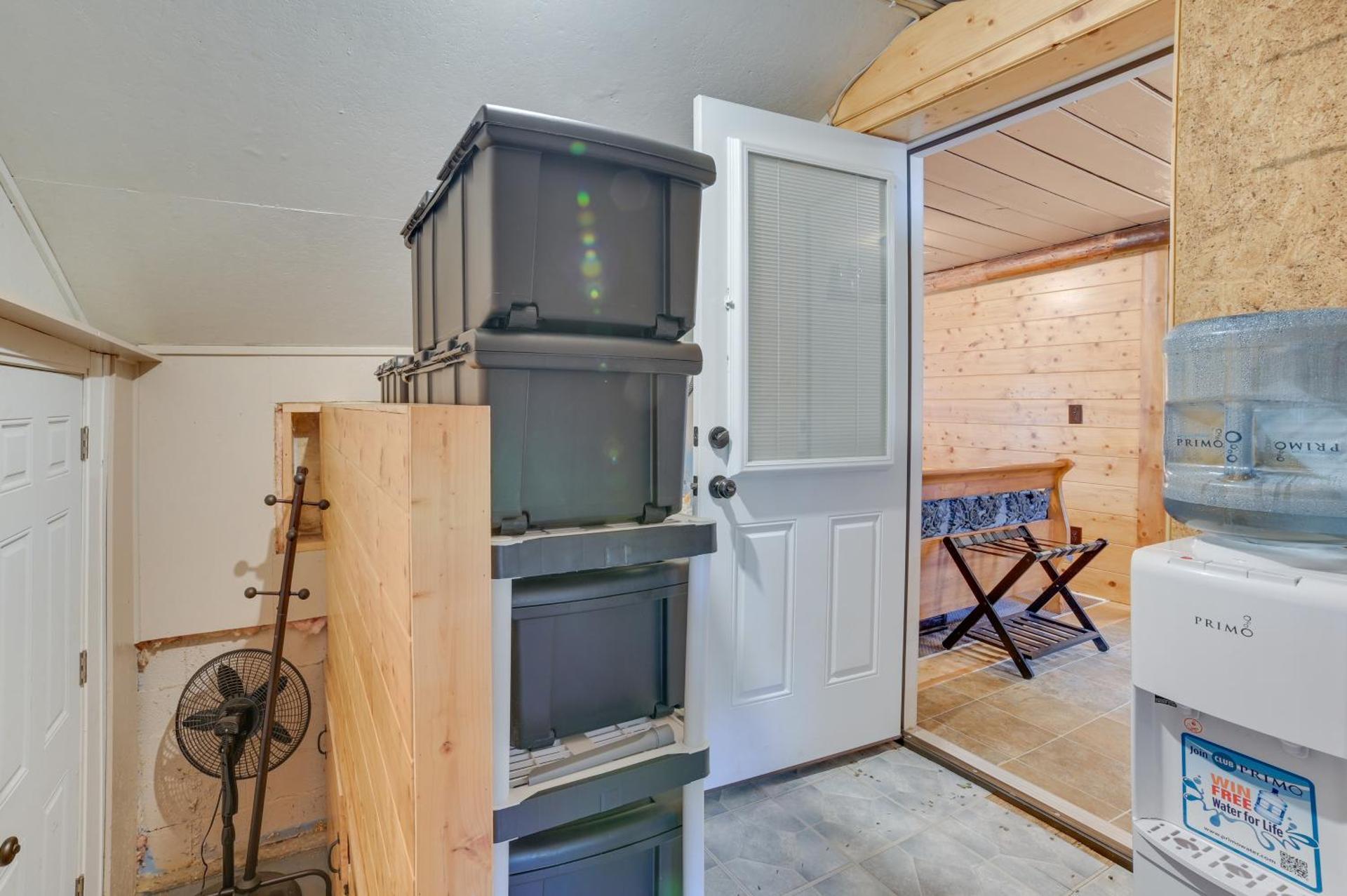 Cozy Houghton Lake Vacation Rental with Fireplace!