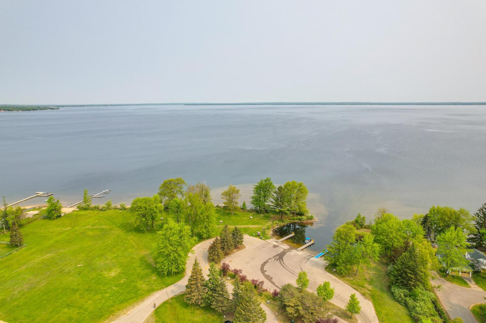 Cozy Houghton Lake Vacation Rental with Fireplace!