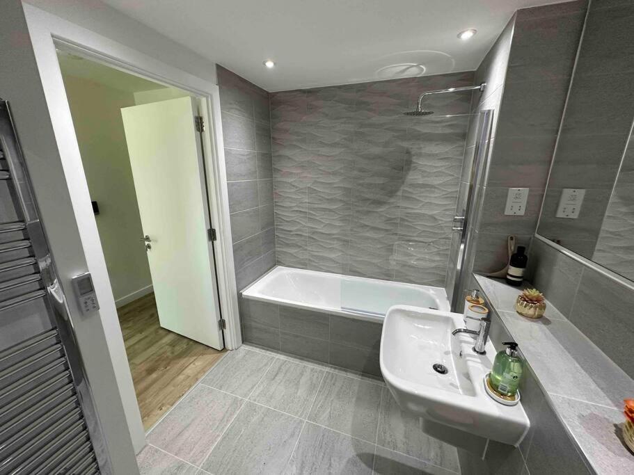 1 Bed Flat with View of Old Trafford