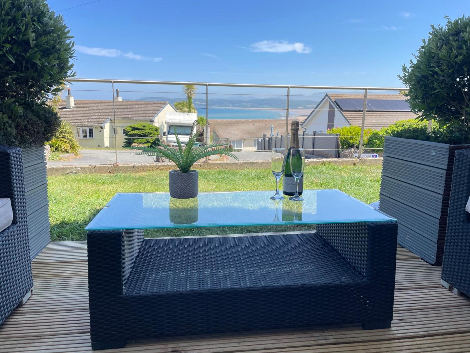 Apartment 3 Benllech with Sea views