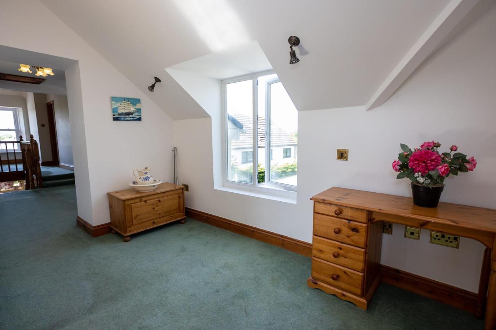 Lamack Vale House, Tenby, 5 Bedrooms with Private Heated Indoor Swimming Pool & Parking