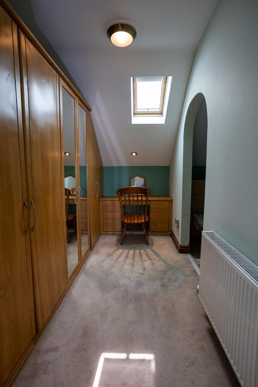 Lamack Vale House, Tenby, 5 Bedrooms with Private Heated Indoor Swimming Pool & Parking