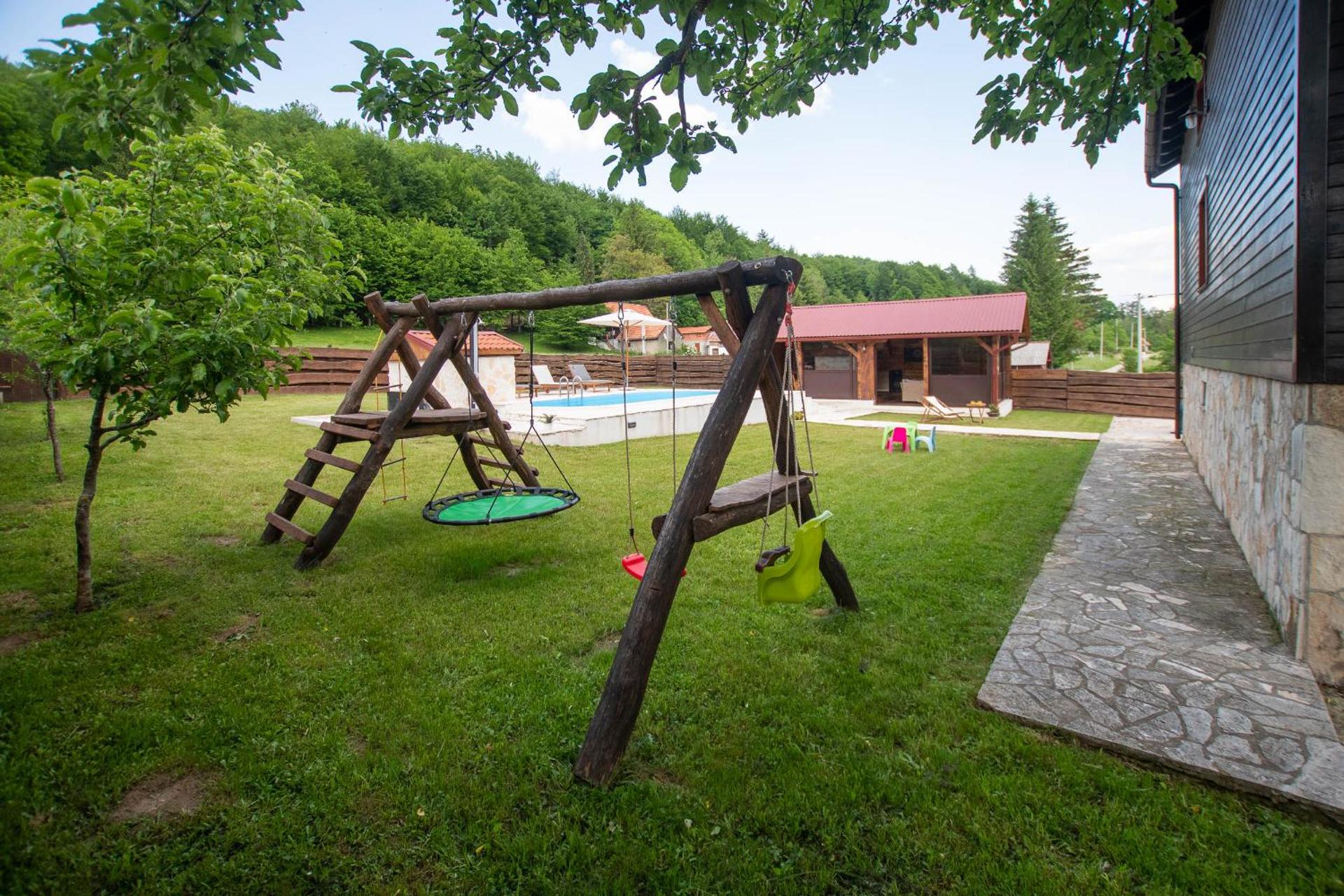 Nina Holiday Home with a heated pool