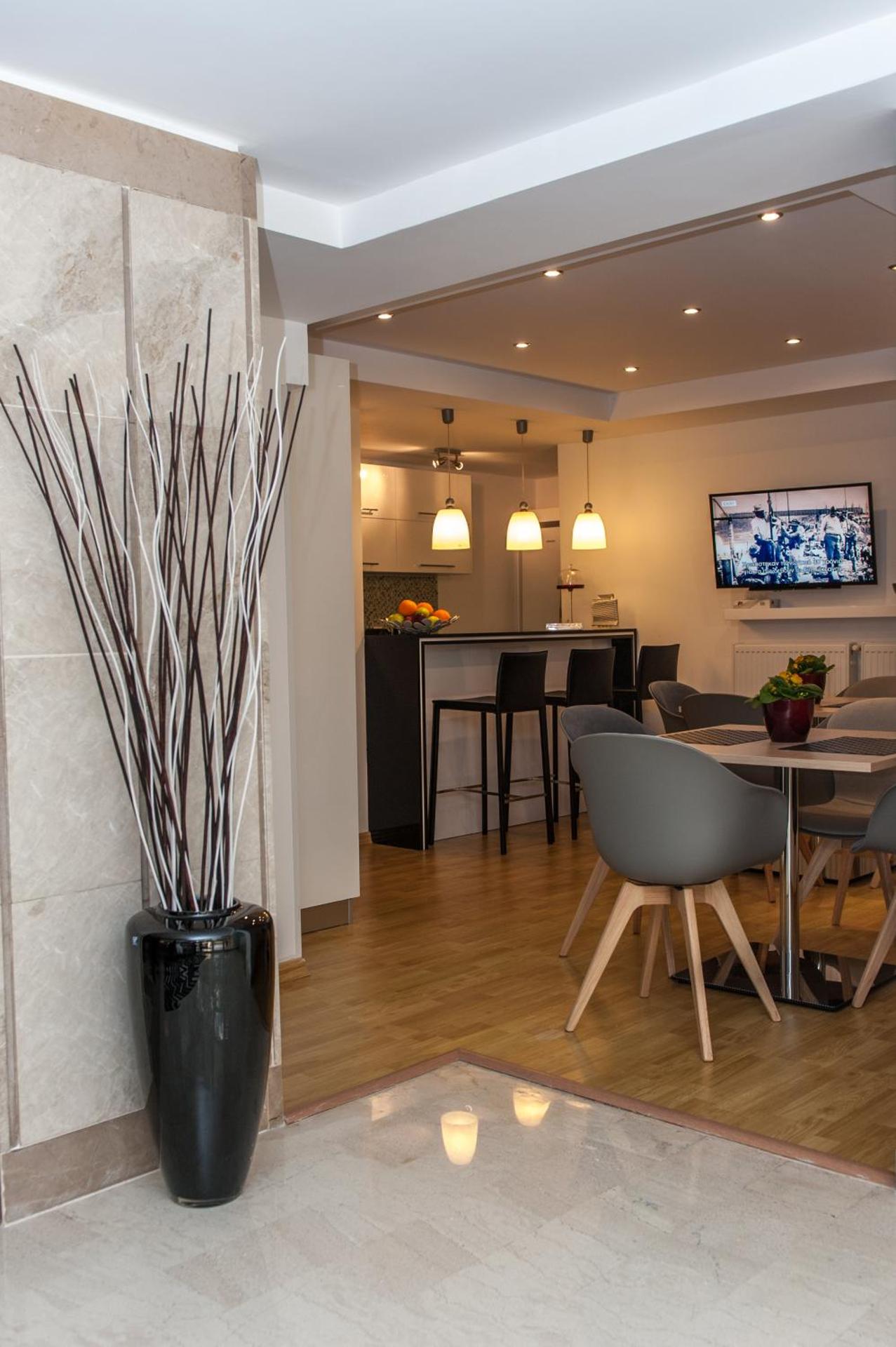 Communal lounge/ TV room