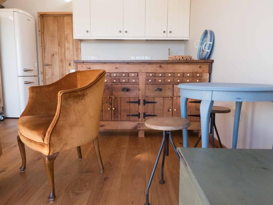 Little Tern, Beachside chalet 6, access to beach