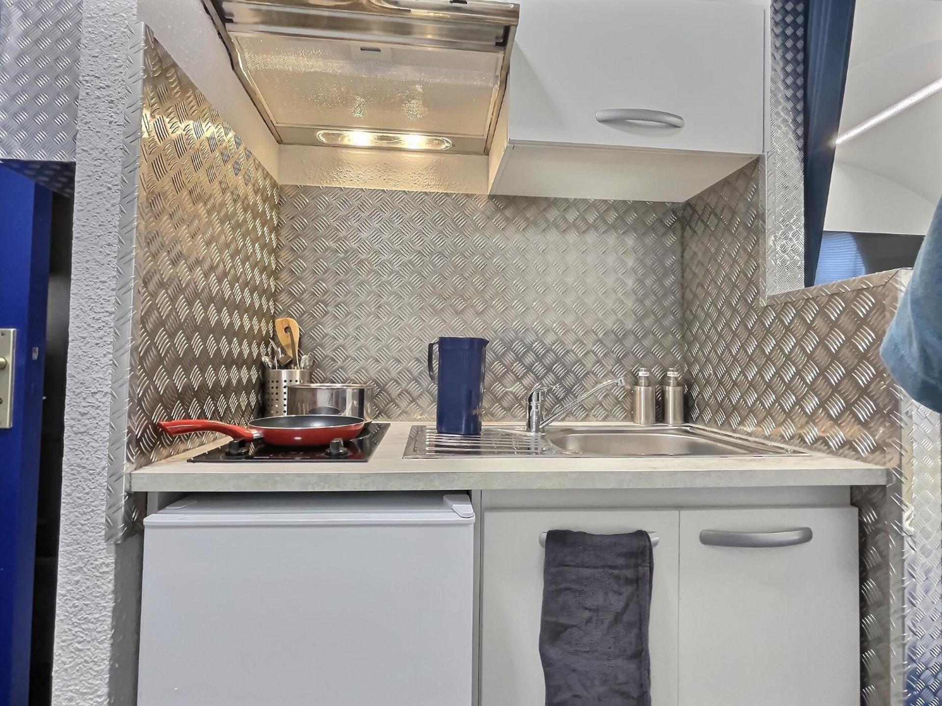 Kitchen or kitchenette