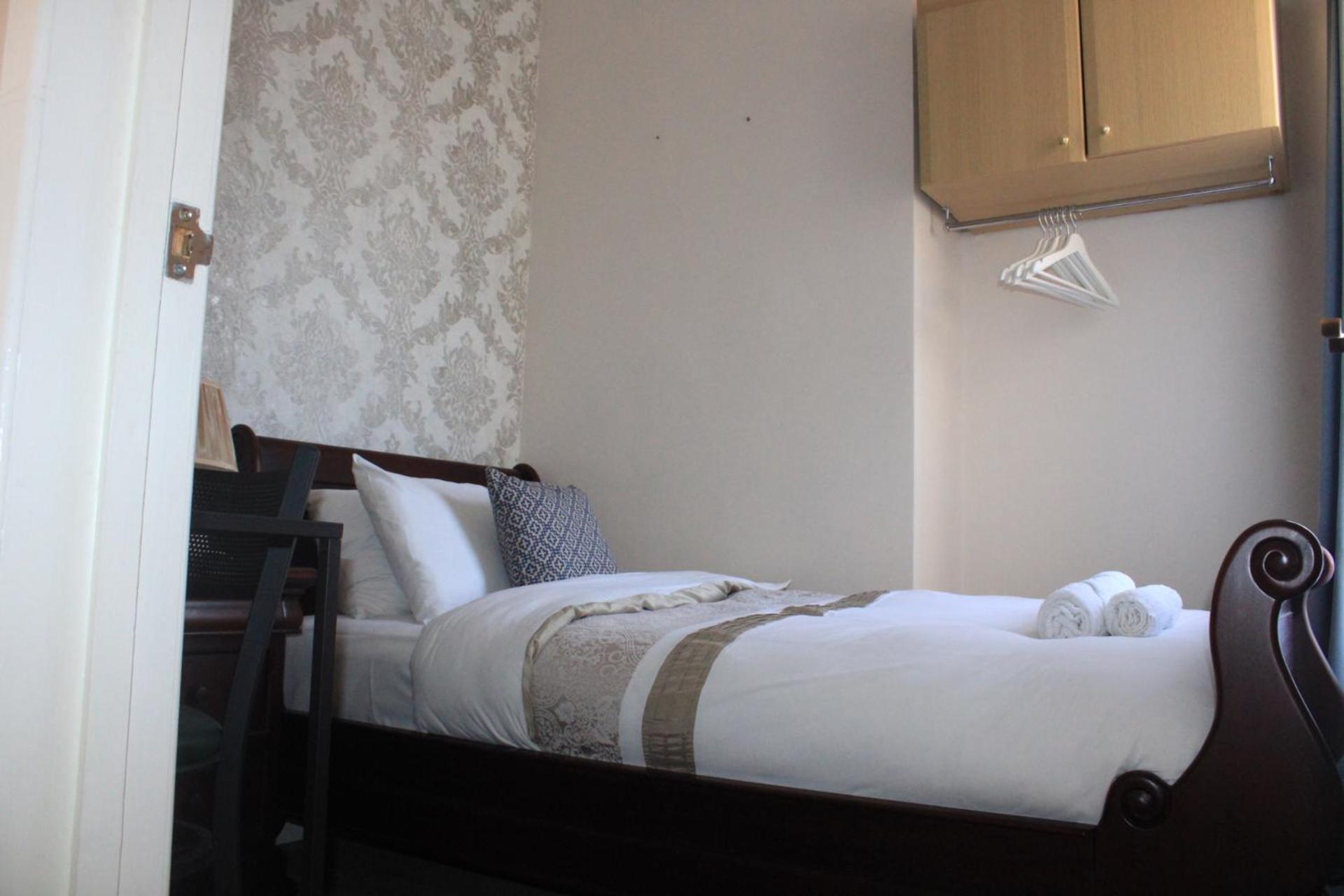 Grays Rest Over, with free parking