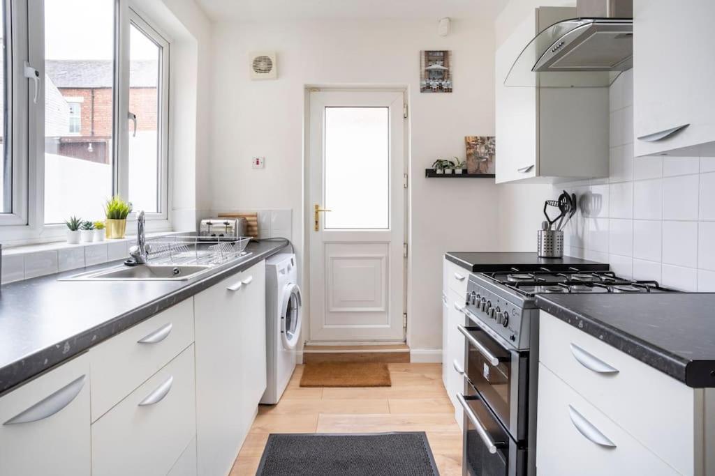 The Crown - Modern & Stylish Home from Home near Hopetown