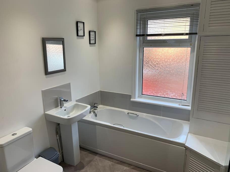 The Crown - Modern & Stylish Home from Home near Hopetown